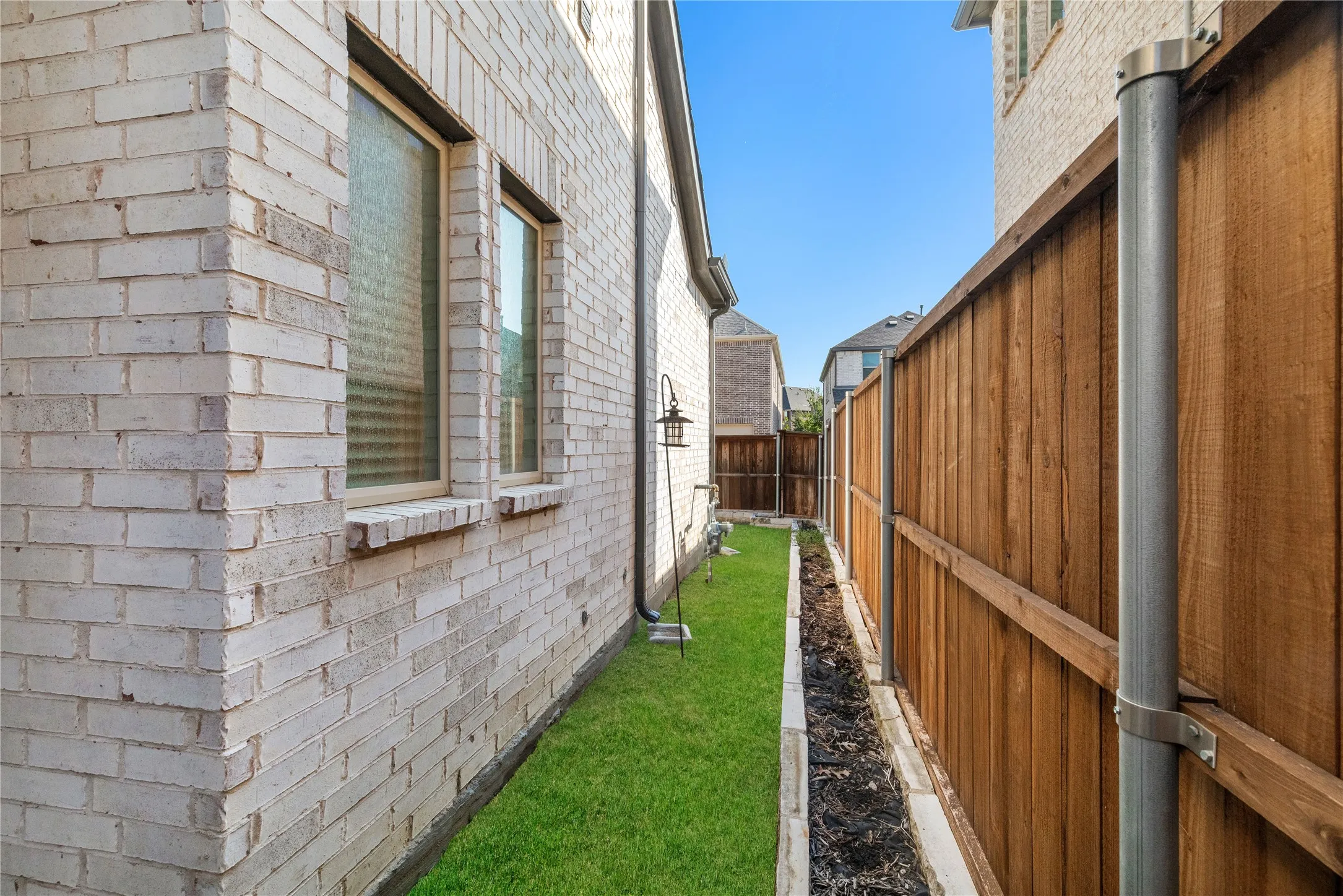 Single Family Residence For Sale in Dallas County , 12778 Friar Street, Farmers Branch, Texas 75234, 4 Bedroom, 4 Bathroom, 2 Garage spaces, 2,510 Sqft, built in 2021, mls#21368387, Real Estate Agent in Farmers Branch, Homes For Sale in Dallas county, Homes For Sale in Farmers Branch, Realtor in Farmers Branch Texas, Real Estate Brokerage Independent Realty Texas, Luminita Cordes Realtor