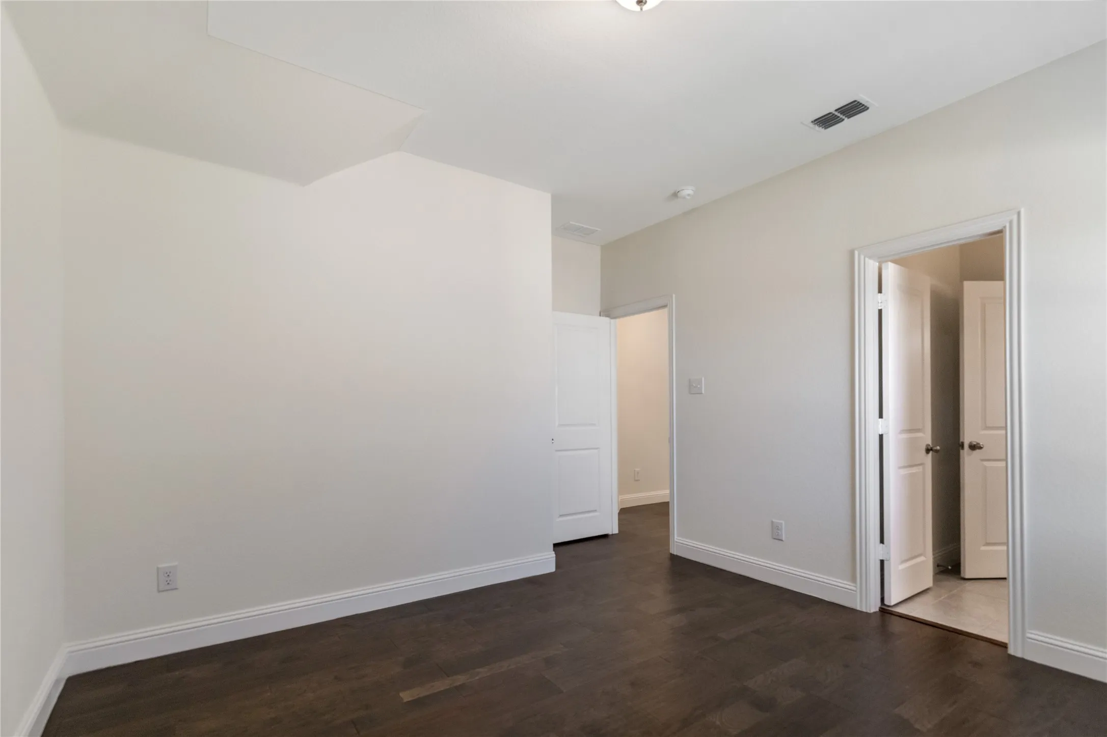 Single Family Residence For Sale in Dallas County , 12778 Friar Street, Farmers Branch, Texas 75234, 4 Bedroom, 4 Bathroom, 2 Garage spaces, 2,510 Sqft, built in 2021, mls#21368387, Real Estate Agent in Farmers Branch, Homes For Sale in Dallas county, Homes For Sale in Farmers Branch, Realtor in Farmers Branch Texas, Real Estate Brokerage Independent Realty Texas, Luminita Cordes Realtor