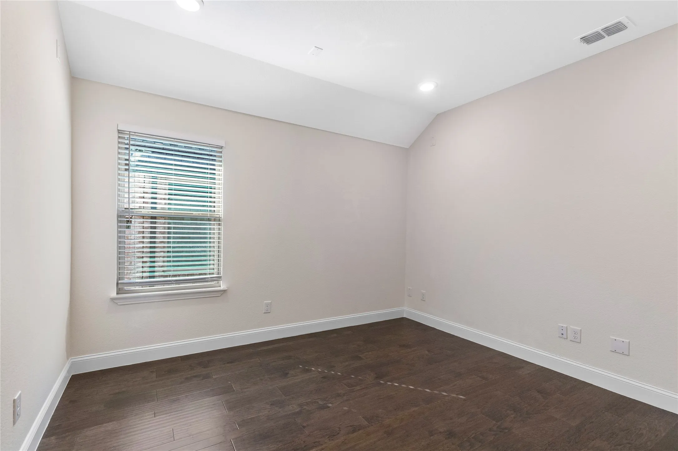 Single Family Residence For Sale in Dallas County , 12778 Friar Street, Farmers Branch, Texas 75234, 4 Bedroom, 4 Bathroom, 2 Garage spaces, 2,510 Sqft, built in 2021, mls#21368387, Real Estate Agent in Farmers Branch, Homes For Sale in Dallas county, Homes For Sale in Farmers Branch, Realtor in Farmers Branch Texas, Real Estate Brokerage Independent Realty Texas, Luminita Cordes Realtor