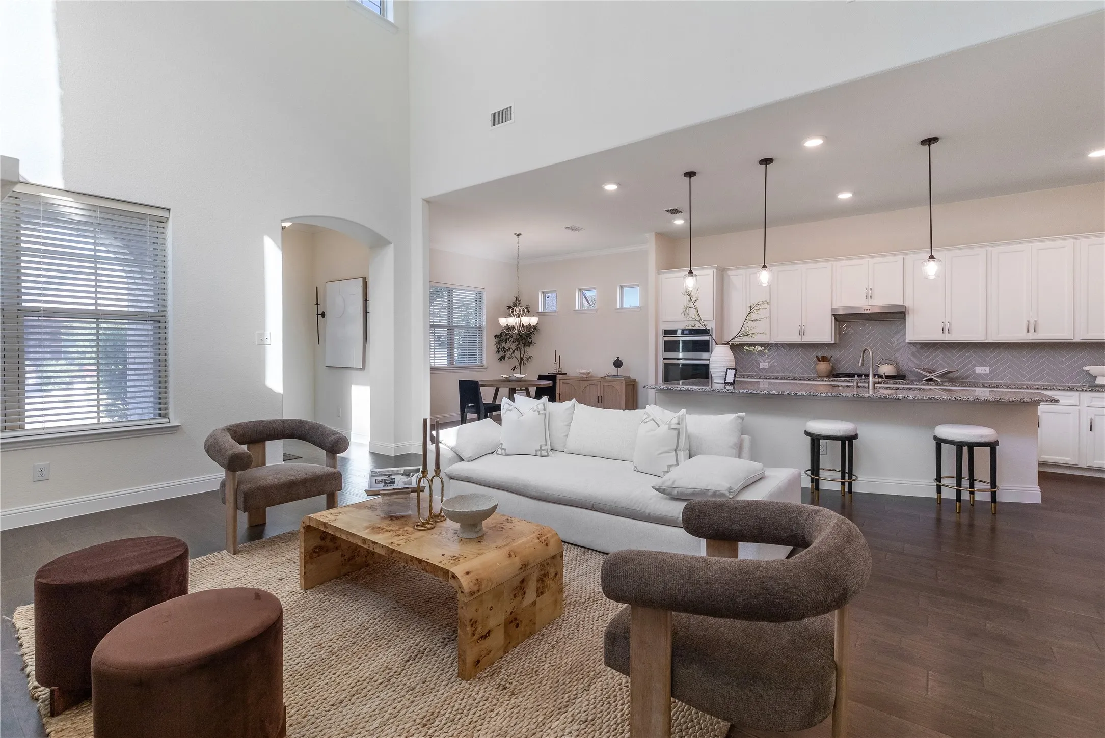 Single Family Residence For Sale in Dallas County , 12778 Friar Street, Farmers Branch, Texas 75234, 4 Bedroom, 4 Bathroom, 2 Garage spaces, 2,510 Sqft, built in 2021, mls#21368387, Real Estate Agent in Farmers Branch, Homes For Sale in Dallas county, Homes For Sale in Farmers Branch, Realtor in Farmers Branch Texas, Real Estate Brokerage Independent Realty Texas, Luminita Cordes Realtor