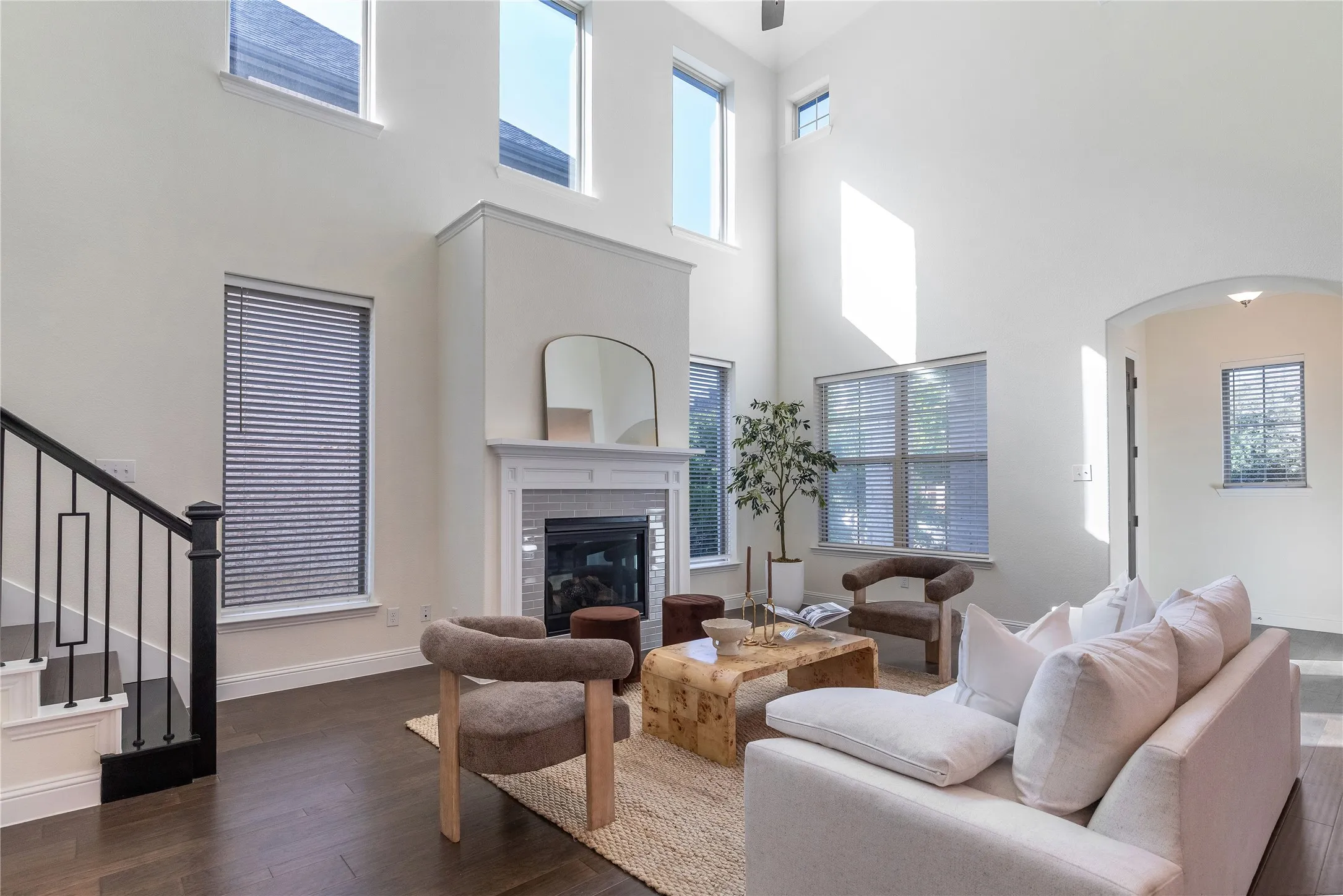 Single Family Residence For Sale in Dallas County , 12778 Friar Street, Farmers Branch, Texas 75234, 4 Bedroom, 4 Bathroom, 2 Garage spaces, 2,510 Sqft, built in 2021, mls#21368387, Real Estate Agent in Farmers Branch, Homes For Sale in Dallas county, Homes For Sale in Farmers Branch, Realtor in Farmers Branch Texas, Real Estate Brokerage Independent Realty Texas, Luminita Cordes Realtor