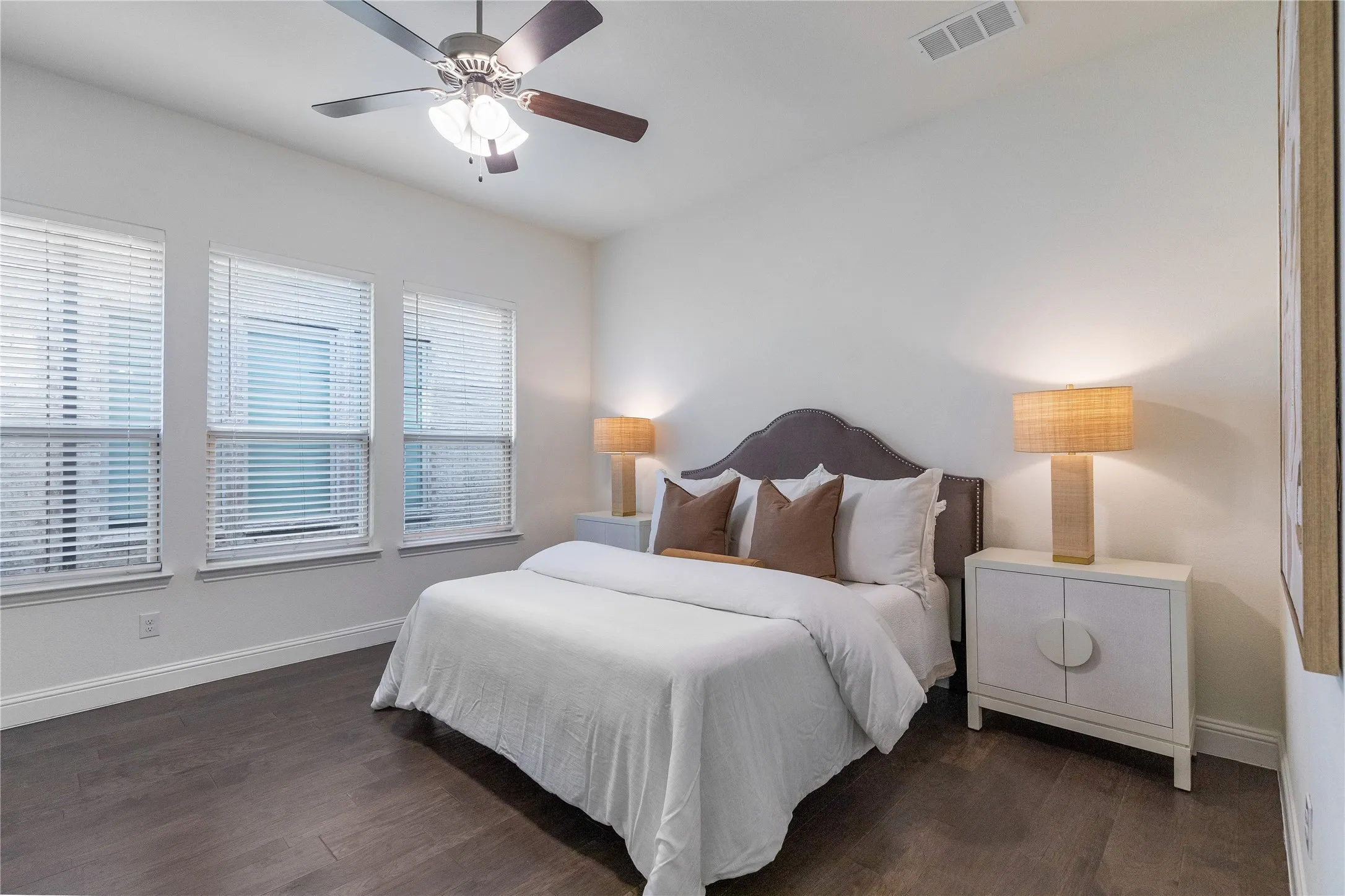 Single Family Residence For Sale in Dallas County , 12778 Friar Street, Farmers Branch, Texas 75234, 4 Bedroom, 4 Bathroom, 2 Garage spaces, 2,510 Sqft, built in 2021, mls#21368387, Real Estate Agent in Farmers Branch, Homes For Sale in Dallas county, Homes For Sale in Farmers Branch, Realtor in Farmers Branch Texas, Real Estate Brokerage Independent Realty Texas, Luminita Cordes Realtor