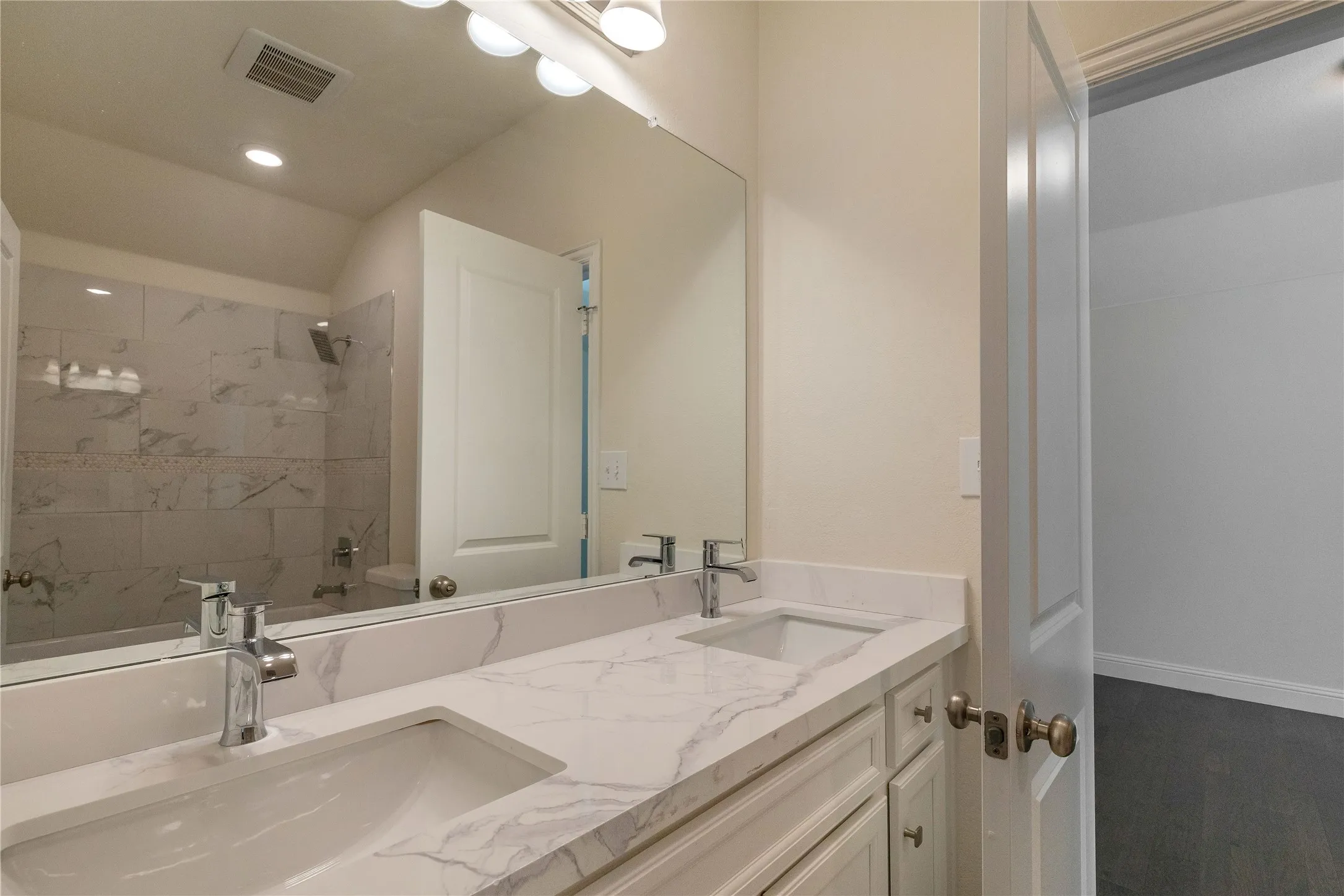 Single Family Residence For Sale in Dallas County , 12778 Friar Street, Farmers Branch, Texas 75234, 4 Bedroom, 4 Bathroom, 2 Garage spaces, 2,510 Sqft, built in 2021, mls#21368387, Real Estate Agent in Farmers Branch, Homes For Sale in Dallas county, Homes For Sale in Farmers Branch, Realtor in Farmers Branch Texas, Real Estate Brokerage Independent Realty Texas, Luminita Cordes Realtor