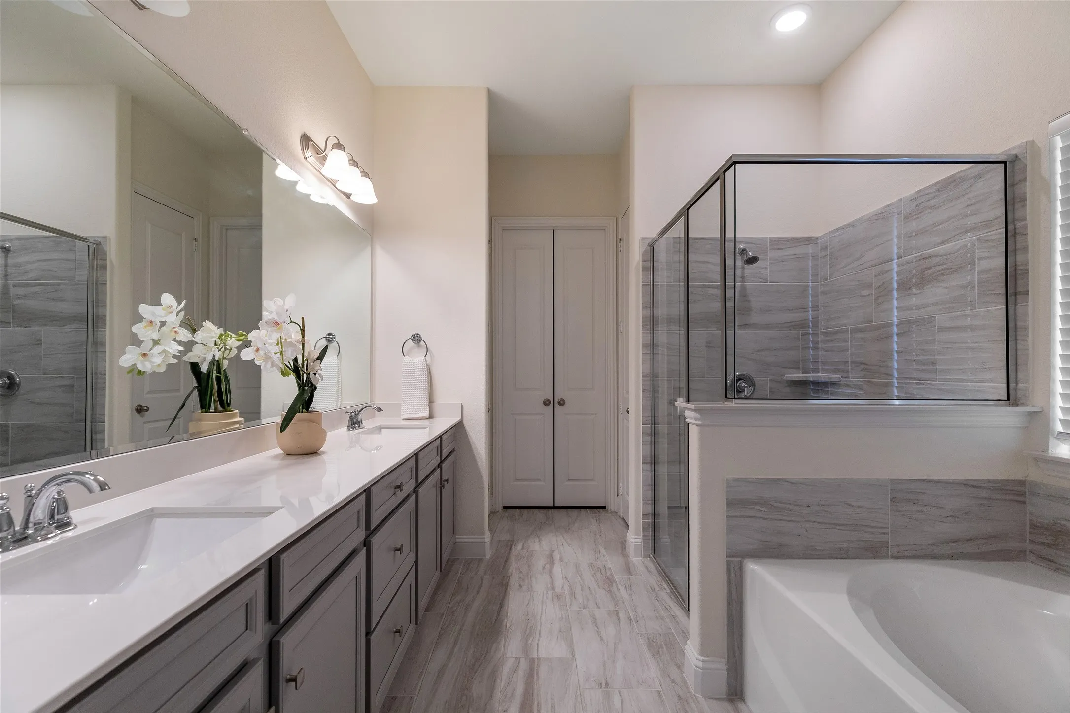 Single Family Residence For Sale in Dallas County , 12778 Friar Street, Farmers Branch, Texas 75234, 4 Bedroom, 4 Bathroom, 2 Garage spaces, 2,510 Sqft, built in 2021, mls#21368387, Real Estate Agent in Farmers Branch, Homes For Sale in Dallas county, Homes For Sale in Farmers Branch, Realtor in Farmers Branch Texas, Real Estate Brokerage Independent Realty Texas, Luminita Cordes Realtor