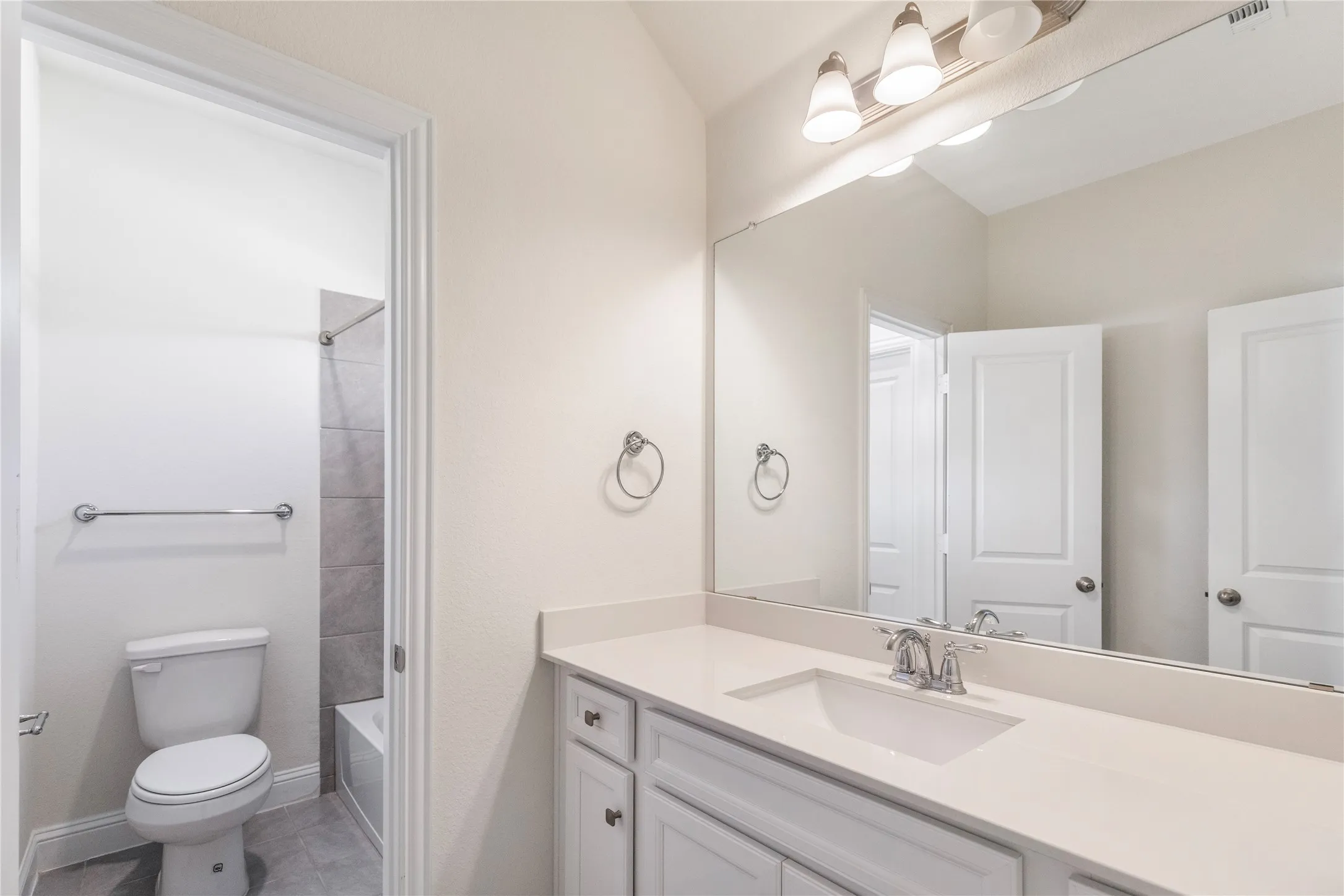 Single Family Residence For Sale in Dallas County , 12778 Friar Street, Farmers Branch, Texas 75234, 4 Bedroom, 4 Bathroom, 2 Garage spaces, 2,510 Sqft, built in 2021, mls#21368387, Real Estate Agent in Farmers Branch, Homes For Sale in Dallas county, Homes For Sale in Farmers Branch, Realtor in Farmers Branch Texas, Real Estate Brokerage Independent Realty Texas, Luminita Cordes Realtor