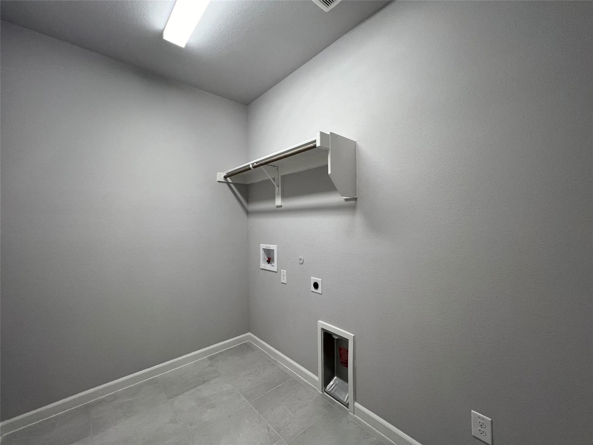 Single Family Residence For Rent in Tarrant County , 4805 Porque Court, Fort Worth, Texas 76244, 5 Bedroom, 3 Bathroom, 2 Garage spaces, 3,072 Sqft, built in 2021, mls#21371490, Real Estate Agent in Fort Worth, Homes For Rent in Tarrant county, Homes For Rent in Fort Worth, Realtor in Fort Worth Texas, Real Estate Brokerage Independent Realty Texas, Luminita Cordes Realtor