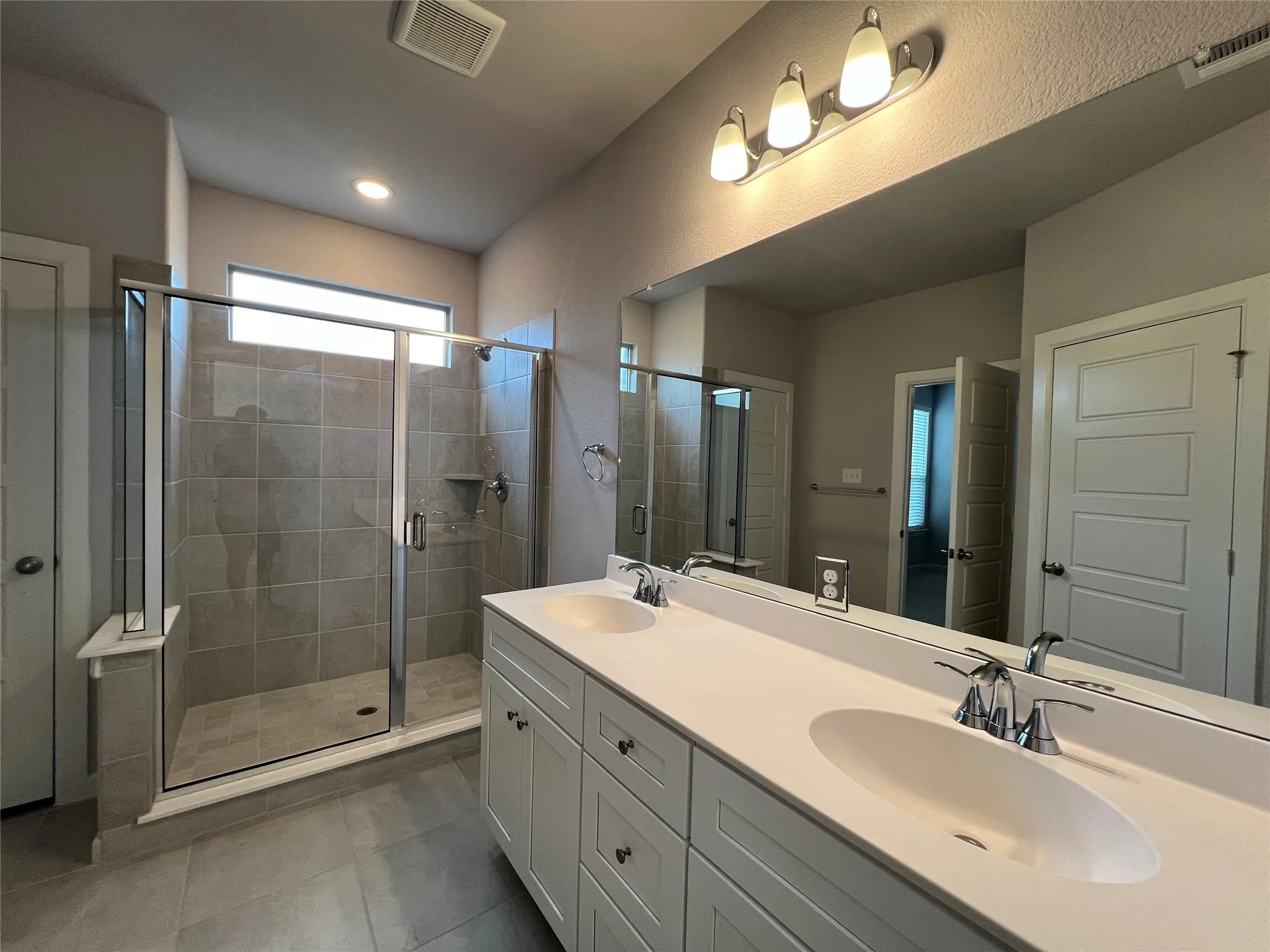 Single Family Residence For Rent in Tarrant County , 4805 Porque Court, Fort Worth, Texas 76244, 5 Bedroom, 3 Bathroom, 2 Garage spaces, 3,072 Sqft, built in 2021, mls#21371490, Real Estate Agent in Fort Worth, Homes For Rent in Tarrant county, Homes For Rent in Fort Worth, Realtor in Fort Worth Texas, Real Estate Brokerage Independent Realty Texas, Luminita Cordes Realtor