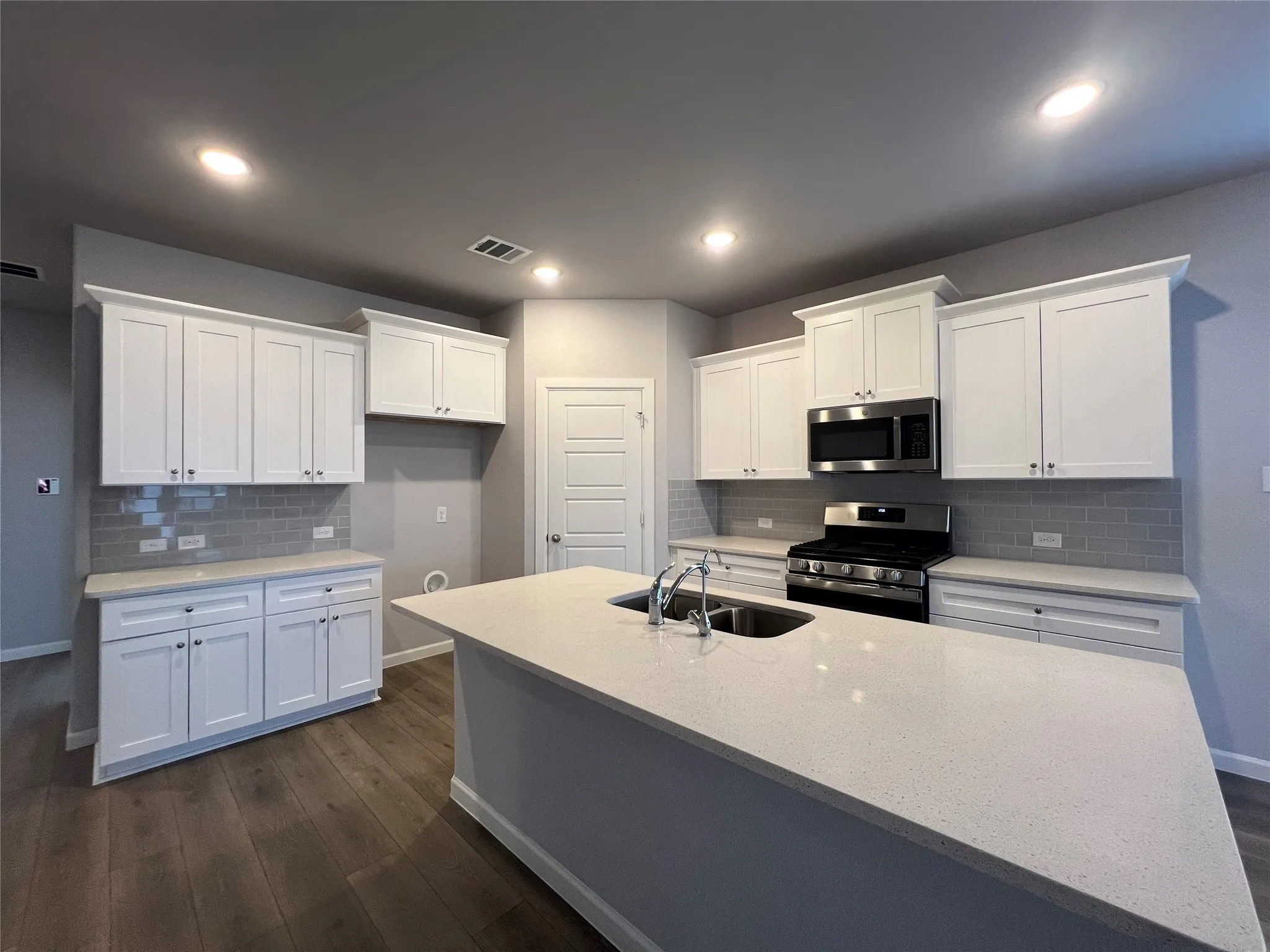 Single Family Residence For Rent in Tarrant County , 4805 Porque Court, Fort Worth, Texas 76244, 5 Bedroom, 3 Bathroom, 2 Garage spaces, 3,072 Sqft, built in 2021, mls#21371490, Real Estate Agent in Fort Worth, Homes For Rent in Tarrant county, Homes For Rent in Fort Worth, Realtor in Fort Worth Texas, Real Estate Brokerage Independent Realty Texas, Luminita Cordes Realtor