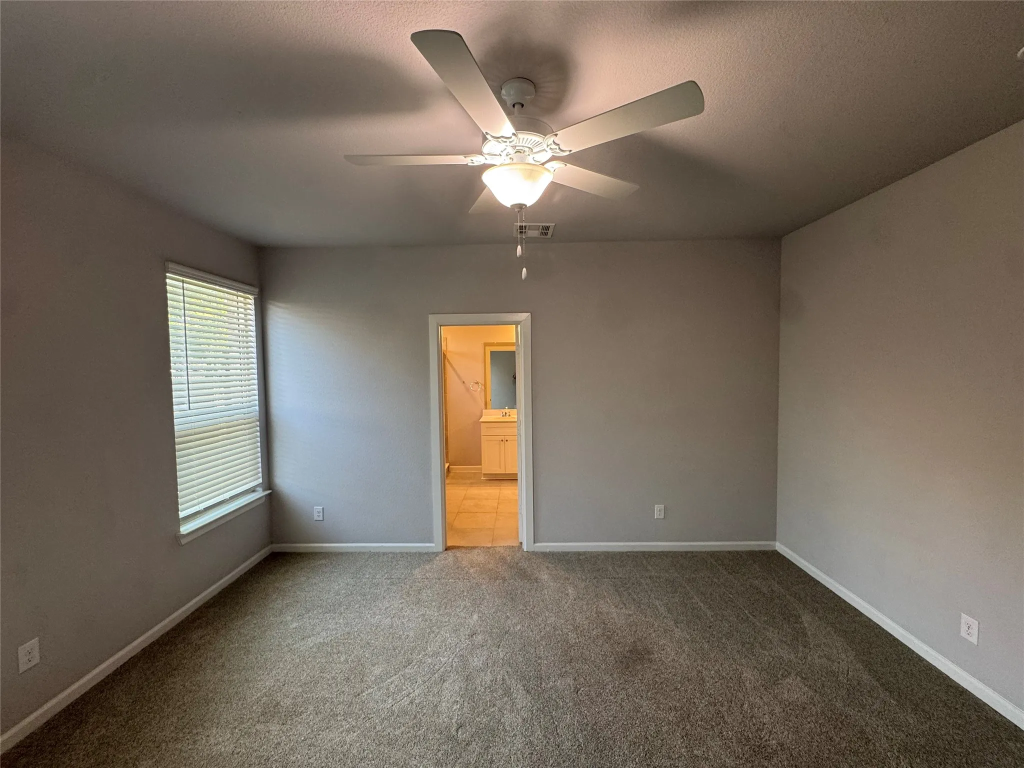 Single Family Residence For Rent in Tarrant County , 4805 Porque Court, Fort Worth, Texas 76244, 5 Bedroom, 3 Bathroom, 2 Garage spaces, 3,072 Sqft, built in 2021, mls#21371490, Real Estate Agent in Fort Worth, Homes For Rent in Tarrant county, Homes For Rent in Fort Worth, Realtor in Fort Worth Texas, Real Estate Brokerage Independent Realty Texas, Luminita Cordes Realtor