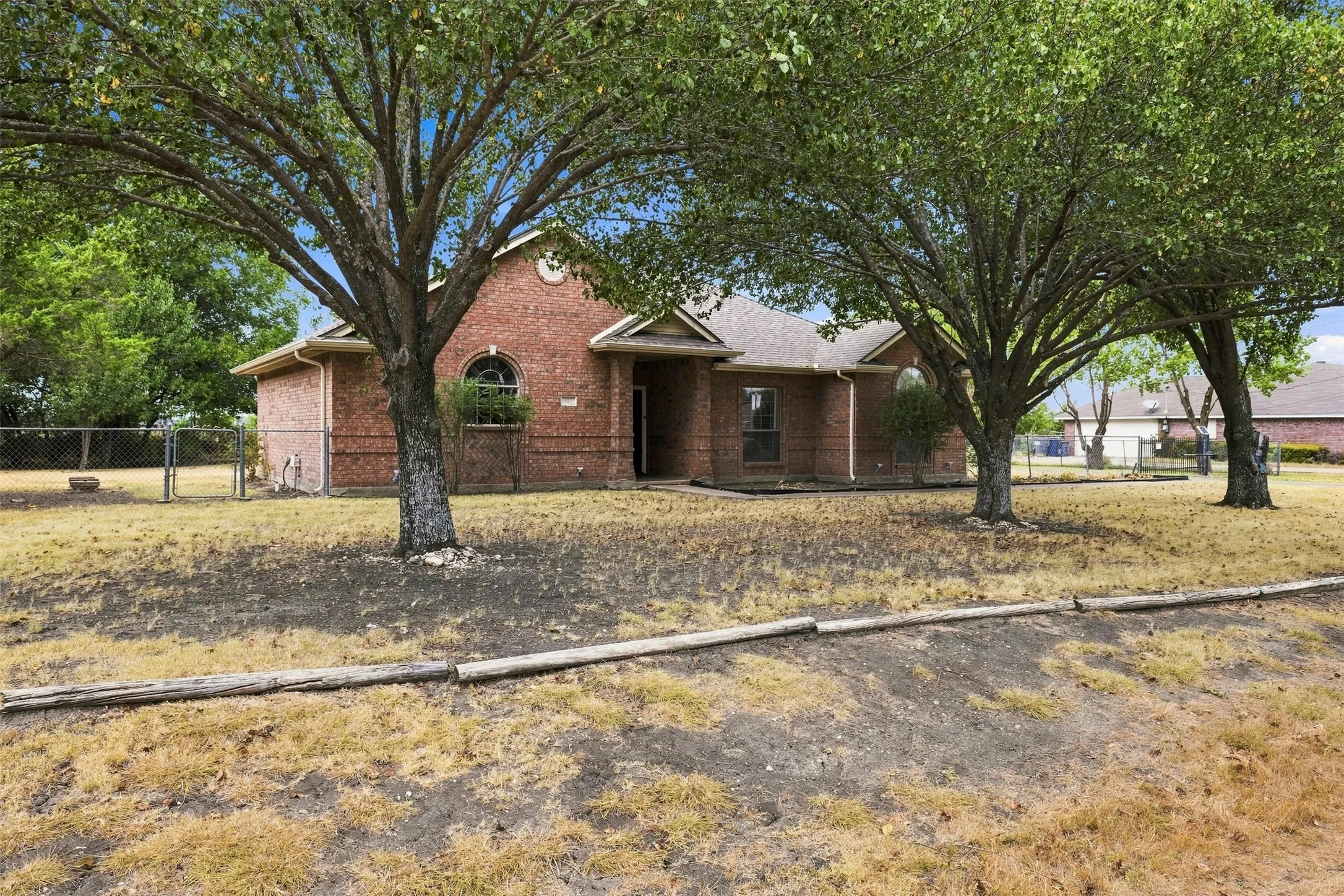 Single Family Residence For Sale in Dallas County , 611 Dancer Lane, Lancaster, Texas 75146, 3 Bedroom, 2 Bathroom, 2 Garage spaces, 1,622 Sqft, built in 1996, mls#21369028, Real Estate Agent in Lancaster, Homes For Sale in Dallas county, Homes For Sale in Lancaster, Realtor in Lancaster Texas, Real Estate Brokerage Independent Realty Texas, Luminita Cordes Realtor