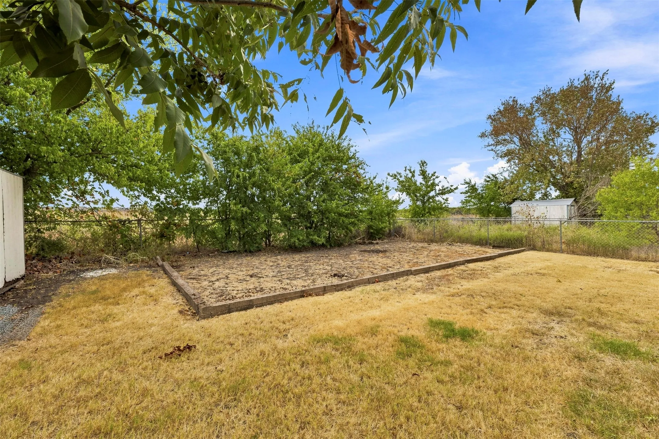 Single Family Residence For Sale in Dallas County , 611 Dancer Lane, Lancaster, Texas 75146, 3 Bedroom, 2 Bathroom, 2 Garage spaces, 1,622 Sqft, built in 1996, mls#21369028, Real Estate Agent in Lancaster, Homes For Sale in Dallas county, Homes For Sale in Lancaster, Realtor in Lancaster Texas, Real Estate Brokerage Independent Realty Texas, Luminita Cordes Realtor