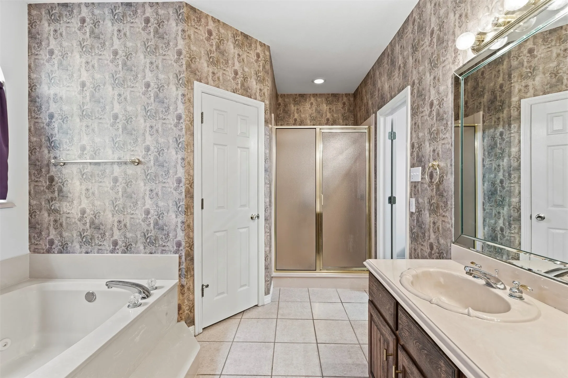 Single Family Residence For Sale in Dallas County , 611 Dancer Lane, Lancaster, Texas 75146, 3 Bedroom, 2 Bathroom, 2 Garage spaces, 1,622 Sqft, built in 1996, mls#21369028, Real Estate Agent in Lancaster, Homes For Sale in Dallas county, Homes For Sale in Lancaster, Realtor in Lancaster Texas, Real Estate Brokerage Independent Realty Texas, Luminita Cordes Realtor