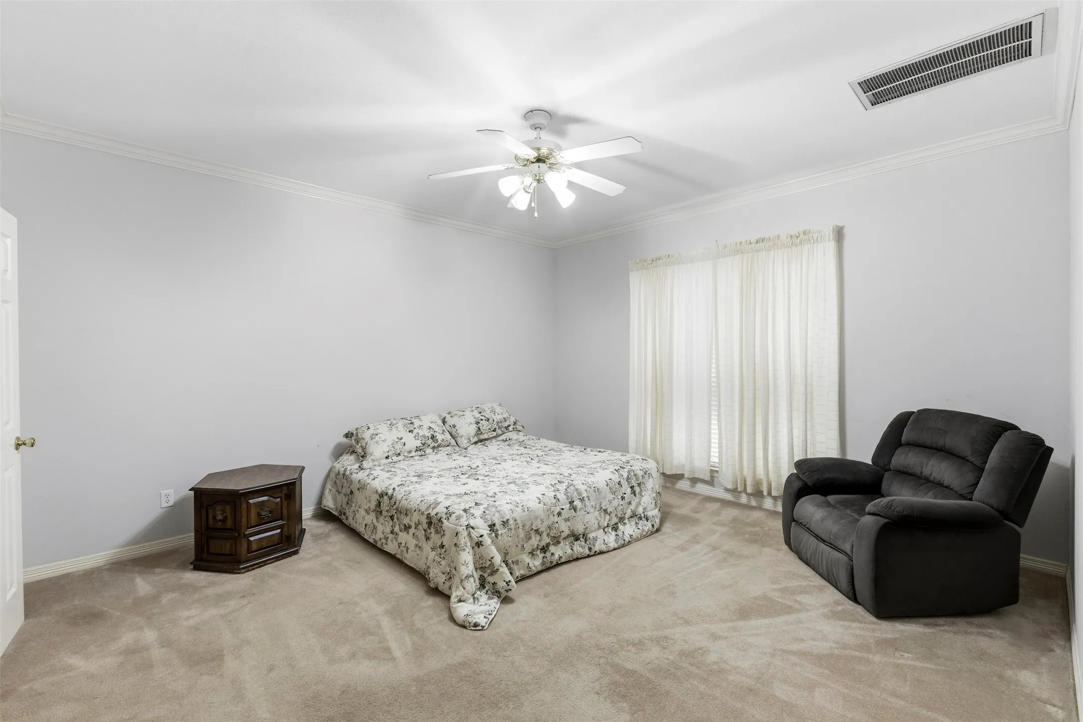 Ceiling fan and natural light.