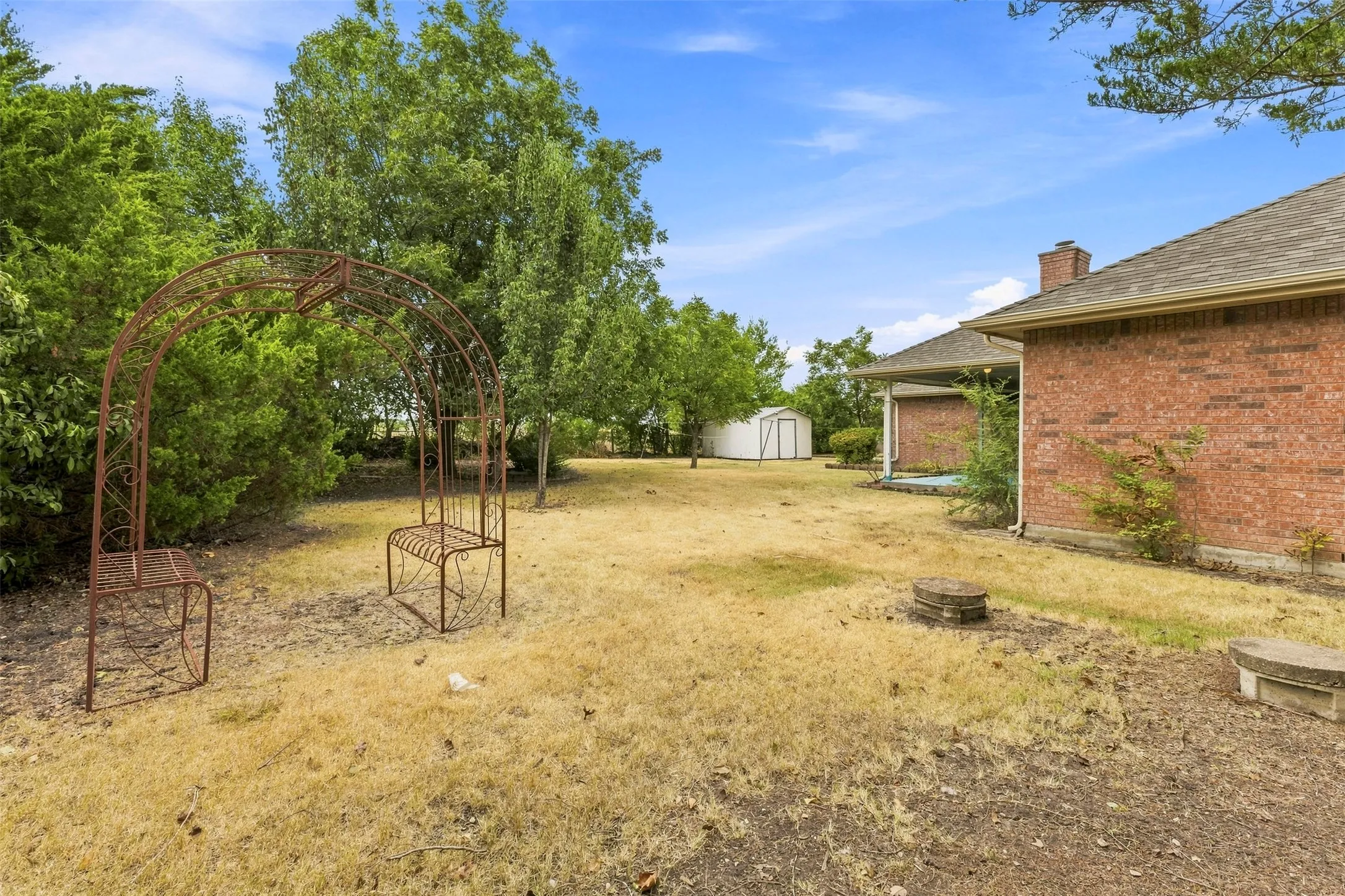 Single Family Residence For Sale in Dallas County , 611 Dancer Lane, Lancaster, Texas 75146, 3 Bedroom, 2 Bathroom, 2 Garage spaces, 1,622 Sqft, built in 1996, mls#21369028, Real Estate Agent in Lancaster, Homes For Sale in Dallas county, Homes For Sale in Lancaster, Realtor in Lancaster Texas, Real Estate Brokerage Independent Realty Texas, Luminita Cordes Realtor