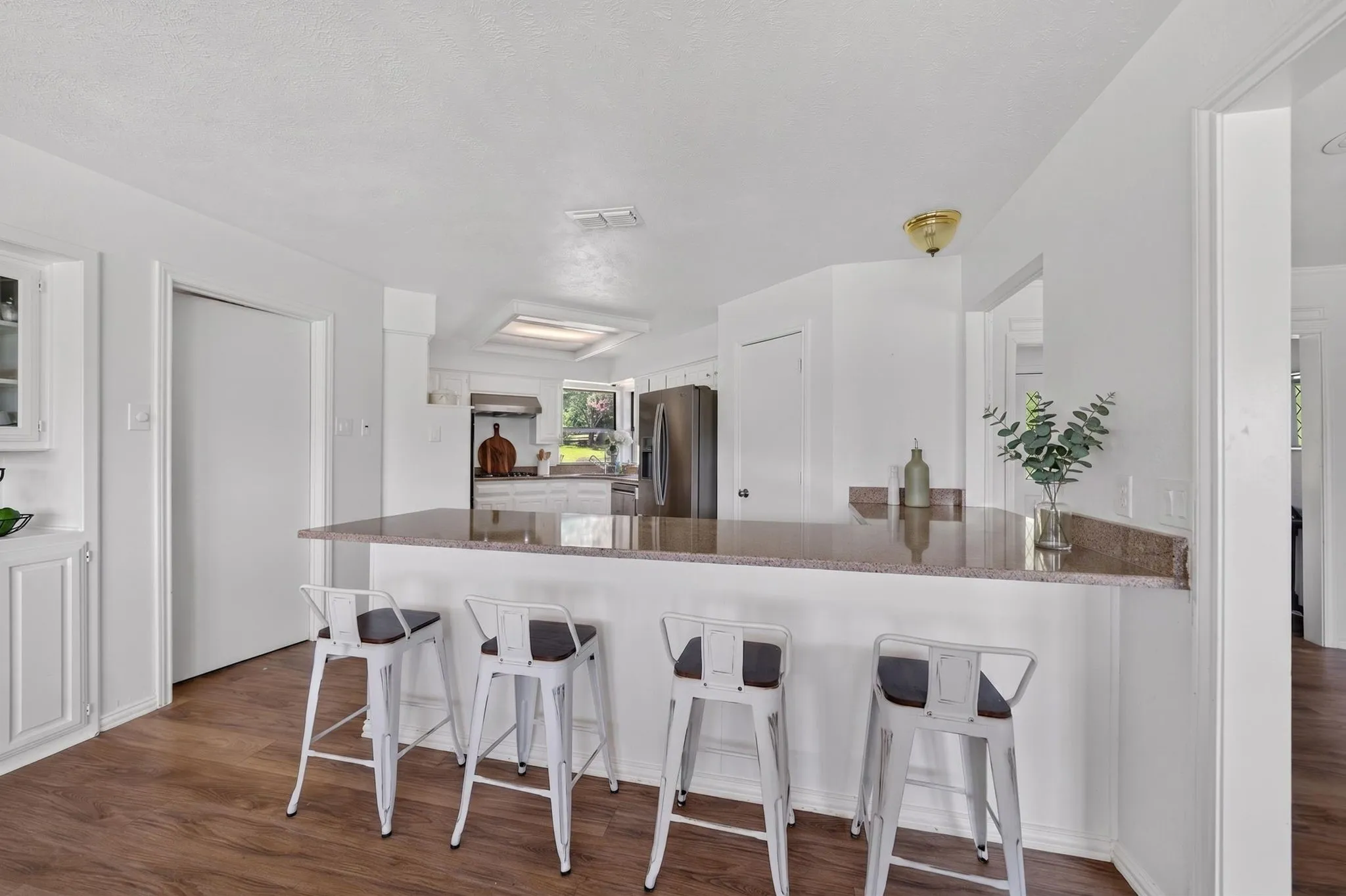 Single Family Residence For Rent in Rockwall County , 12 Meadowlake Drive, Heath, Texas 75032, 4 Bedroom, 2 Bathroom, 3 Garage spaces, 2,470 Sqft, built in 1981, mls#21368274, Real Estate Agent in Heath, Homes For Rent in Rockwall county, Homes For Rent in Heath, Realtor in Heath Texas, Real Estate Brokerage Independent Realty Texas, Luminita Cordes Realtor