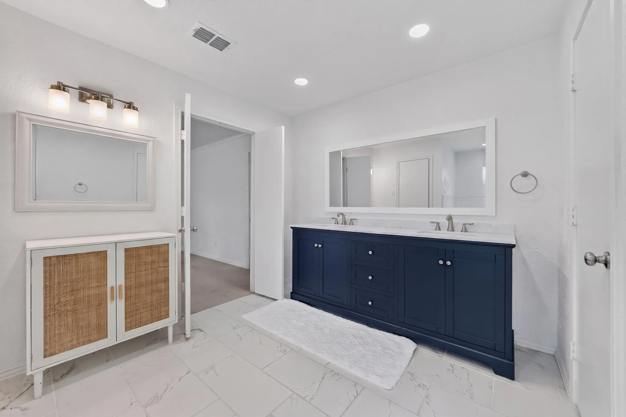 Single Family Residence For Rent in Rockwall County , 12 Meadowlake Drive, Heath, Texas 75032, 4 Bedroom, 2 Bathroom, 3 Garage spaces, 2,470 Sqft, built in 1981, mls#21368274, Real Estate Agent in Heath, Homes For Rent in Rockwall county, Homes For Rent in Heath, Realtor in Heath Texas, Real Estate Brokerage Independent Realty Texas, Luminita Cordes Realtor
