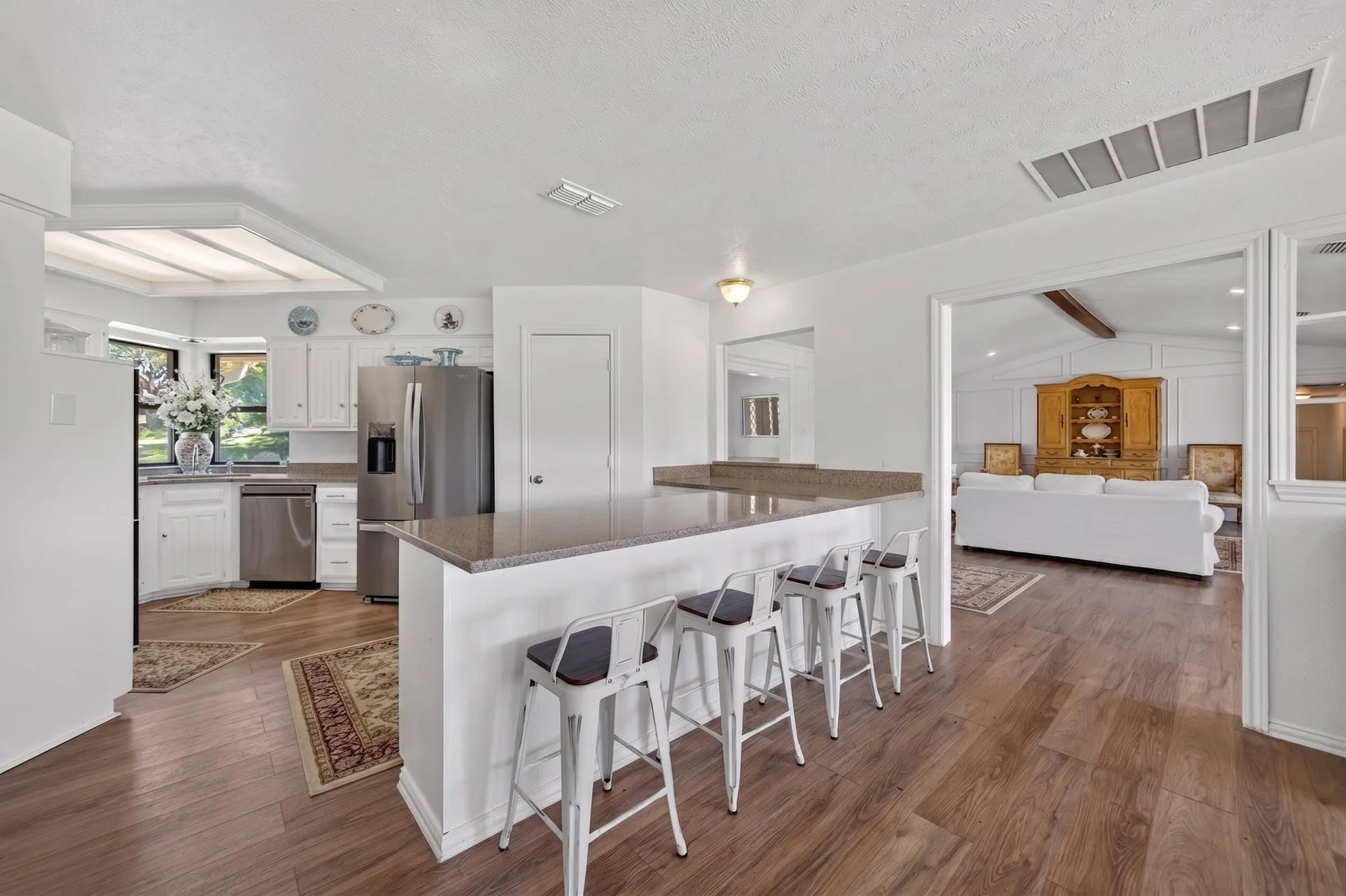 Single Family Residence For Rent in Rockwall County , 12 Meadowlake Drive, Heath, Texas 75032, 4 Bedroom, 2 Bathroom, 3 Garage spaces, 2,470 Sqft, built in 1981, mls#21368274, Real Estate Agent in Heath, Homes For Rent in Rockwall county, Homes For Rent in Heath, Realtor in Heath Texas, Real Estate Brokerage Independent Realty Texas, Luminita Cordes Realtor