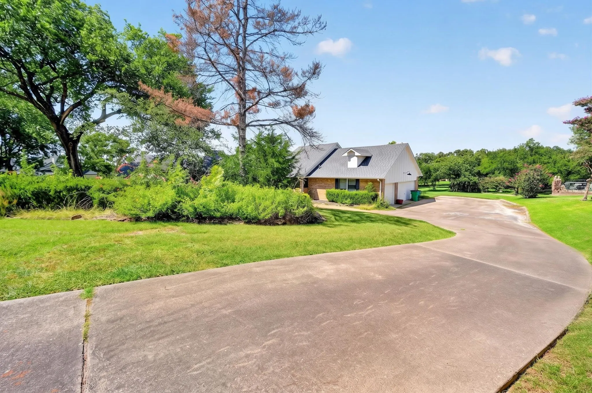 Single Family Residence For Rent in Rockwall County , 12 Meadowlake Drive, Heath, Texas 75032, 4 Bedroom, 2 Bathroom, 3 Garage spaces, 2,470 Sqft, built in 1981, mls#21368274, Real Estate Agent in Heath, Homes For Rent in Rockwall county, Homes For Rent in Heath, Realtor in Heath Texas, Real Estate Brokerage Independent Realty Texas, Luminita Cordes Realtor