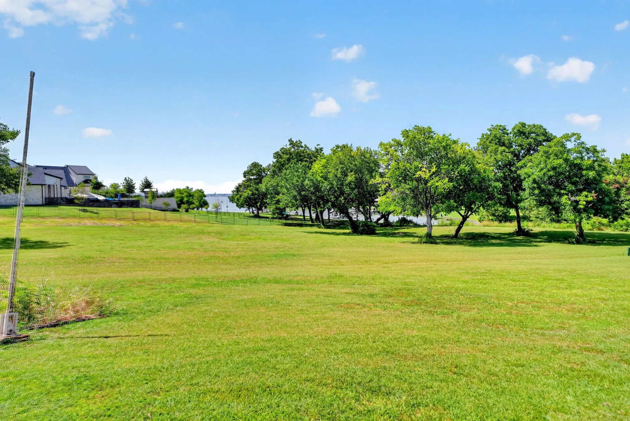 Single Family Residence For Rent in Rockwall County , 12 Meadowlake Drive, Heath, Texas 75032, 4 Bedroom, 2 Bathroom, 3 Garage spaces, 2,470 Sqft, built in 1981, mls#21368274, Real Estate Agent in Heath, Homes For Rent in Rockwall county, Homes For Rent in Heath, Realtor in Heath Texas, Real Estate Brokerage Independent Realty Texas, Luminita Cordes Realtor