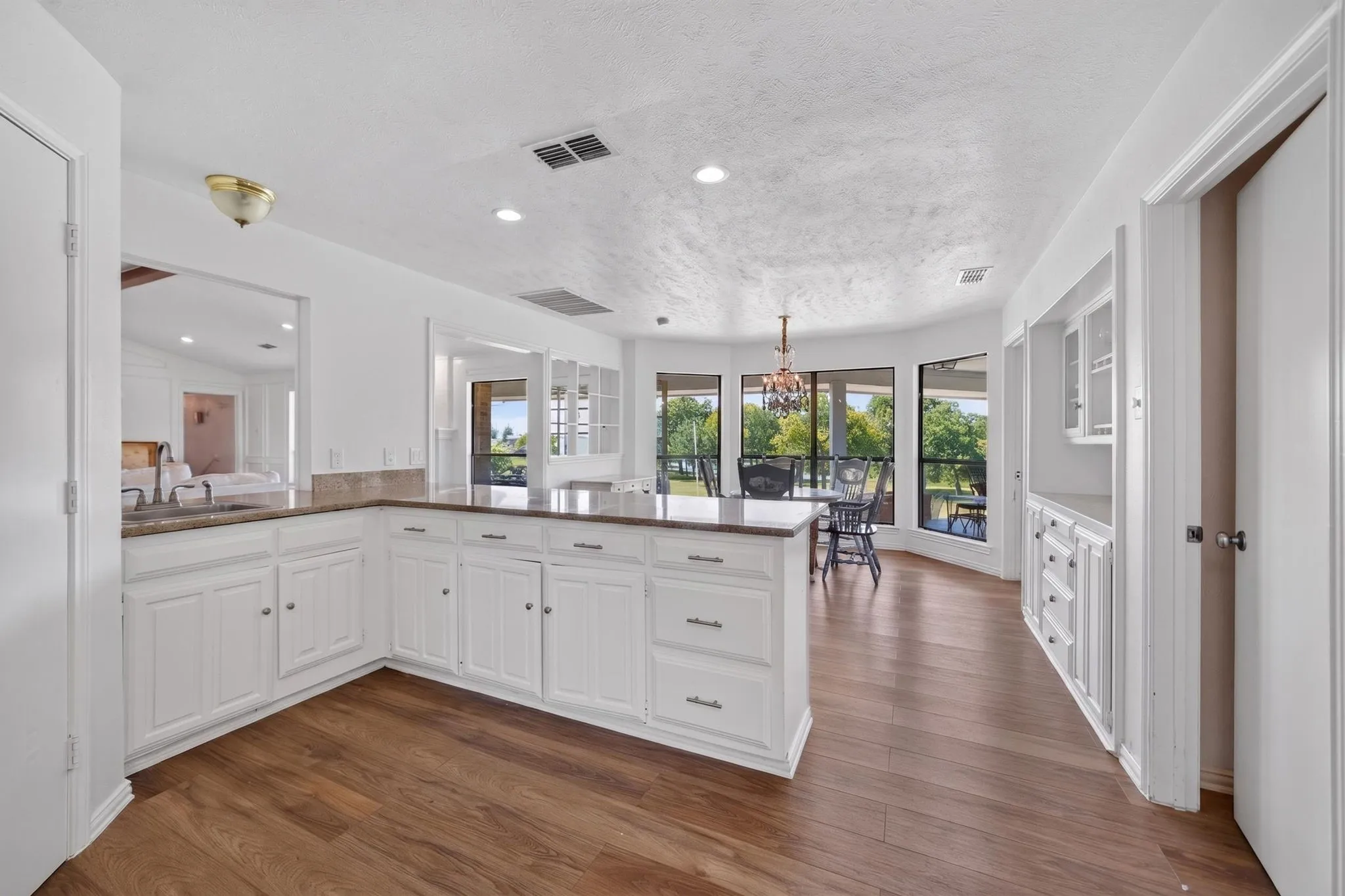 Single Family Residence For Rent in Rockwall County , 12 Meadowlake Drive, Heath, Texas 75032, 4 Bedroom, 2 Bathroom, 3 Garage spaces, 2,470 Sqft, built in 1981, mls#21368274, Real Estate Agent in Heath, Homes For Rent in Rockwall county, Homes For Rent in Heath, Realtor in Heath Texas, Real Estate Brokerage Independent Realty Texas, Luminita Cordes Realtor