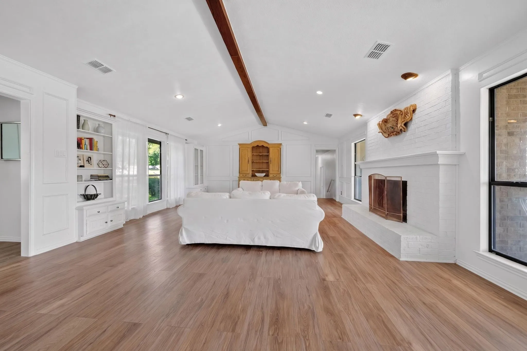 Single Family Residence For Rent in Rockwall County , 12 Meadowlake Drive, Heath, Texas 75032, 4 Bedroom, 2 Bathroom, 3 Garage spaces, 2,470 Sqft, built in 1981, mls#21368274, Real Estate Agent in Heath, Homes For Rent in Rockwall county, Homes For Rent in Heath, Realtor in Heath Texas, Real Estate Brokerage Independent Realty Texas, Luminita Cordes Realtor