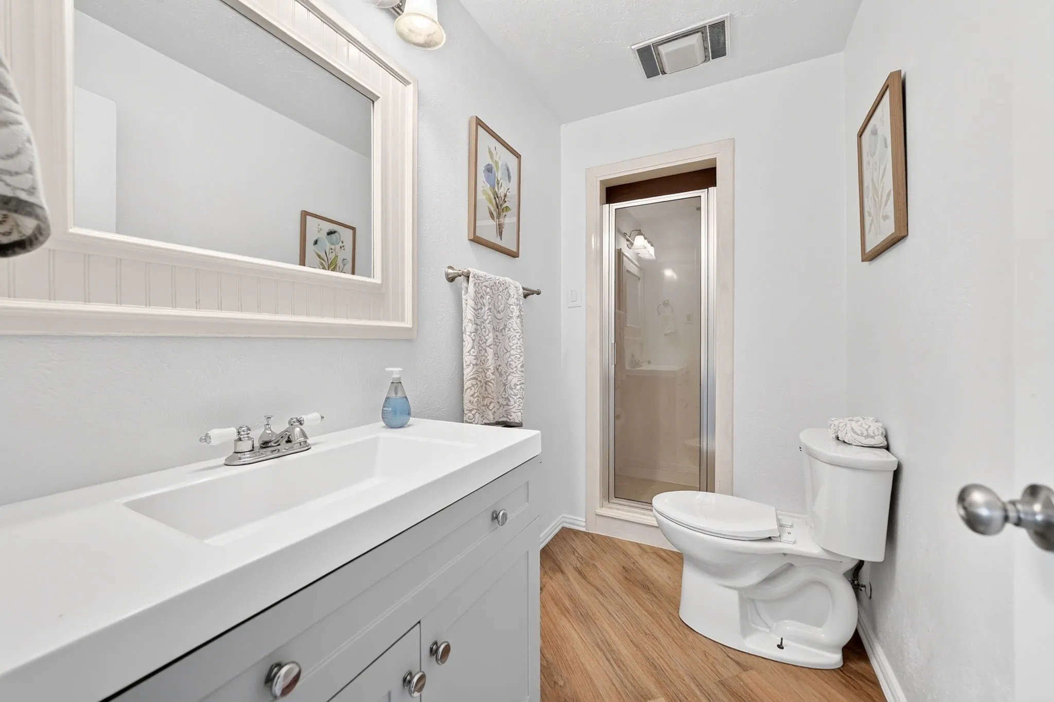 Single Family Residence For Rent in Rockwall County , 12 Meadowlake Drive, Heath, Texas 75032, 4 Bedroom, 2 Bathroom, 3 Garage spaces, 2,470 Sqft, built in 1981, mls#21368274, Real Estate Agent in Heath, Homes For Rent in Rockwall county, Homes For Rent in Heath, Realtor in Heath Texas, Real Estate Brokerage Independent Realty Texas, Luminita Cordes Realtor