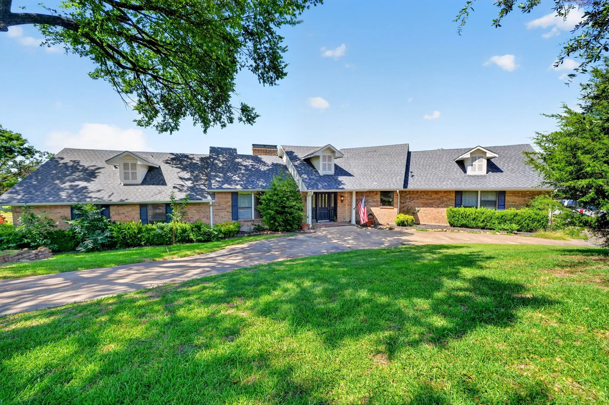 Single Family Residence For Rent in Rockwall County , 12 Meadowlake Drive, Heath, Texas 75032, 4 Bedroom, 2 Bathroom, 3 Garage spaces, 2,470 Sqft, built in 1981, mls#21368274, Real Estate Agent in Heath, Homes For Rent in Rockwall county, Homes For Rent in Heath, Realtor in Heath Texas, Real Estate Brokerage Independent Realty Texas, Luminita Cordes Realtor