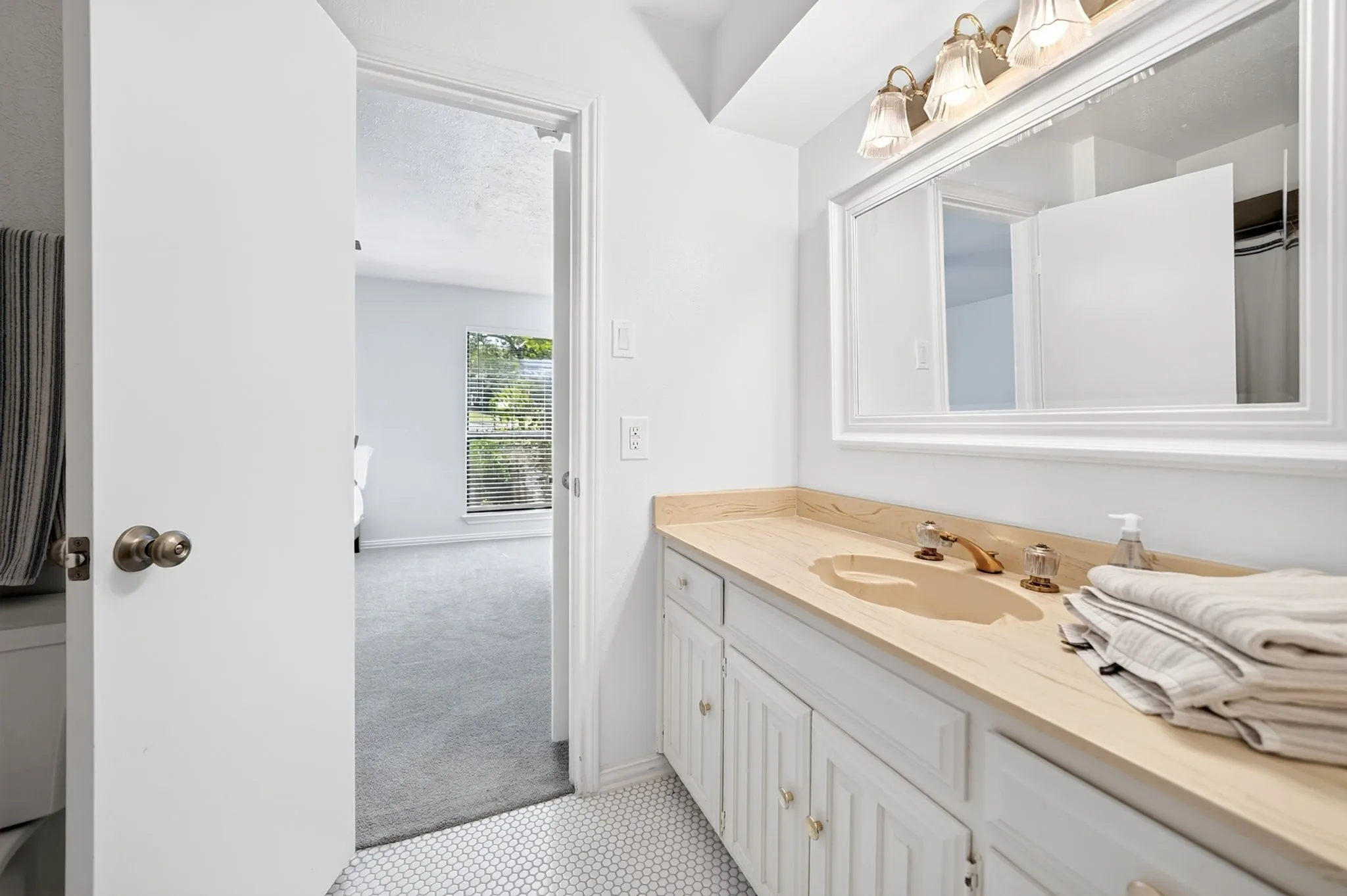 Single Family Residence For Rent in Rockwall County , 12 Meadowlake Drive, Heath, Texas 75032, 4 Bedroom, 2 Bathroom, 3 Garage spaces, 2,470 Sqft, built in 1981, mls#21368274, Real Estate Agent in Heath, Homes For Rent in Rockwall county, Homes For Rent in Heath, Realtor in Heath Texas, Real Estate Brokerage Independent Realty Texas, Luminita Cordes Realtor