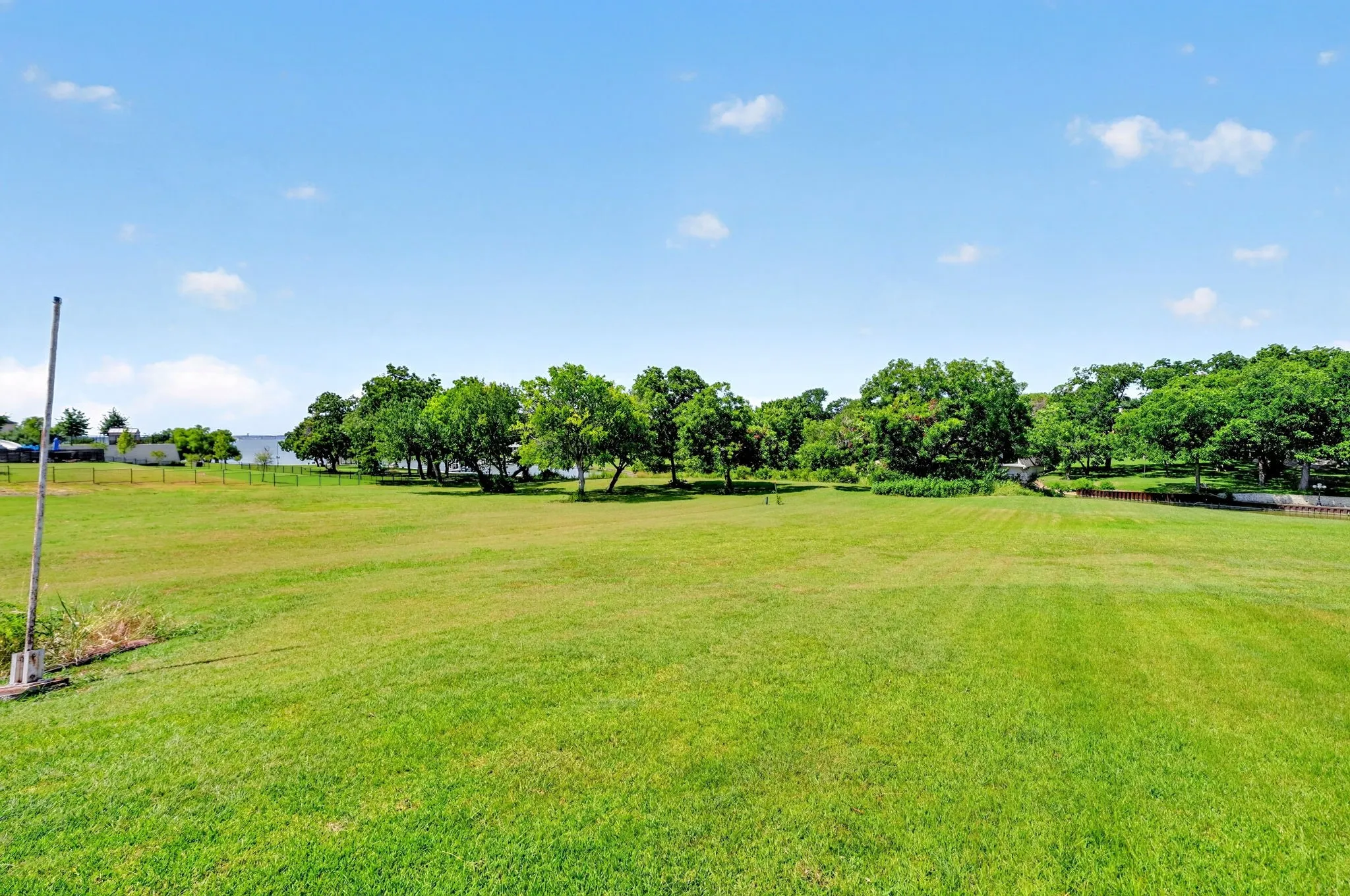 Single Family Residence For Rent in Rockwall County , 12 Meadowlake Drive, Heath, Texas 75032, 4 Bedroom, 2 Bathroom, 3 Garage spaces, 2,470 Sqft, built in 1981, mls#21368274, Real Estate Agent in Heath, Homes For Rent in Rockwall county, Homes For Rent in Heath, Realtor in Heath Texas, Real Estate Brokerage Independent Realty Texas, Luminita Cordes Realtor