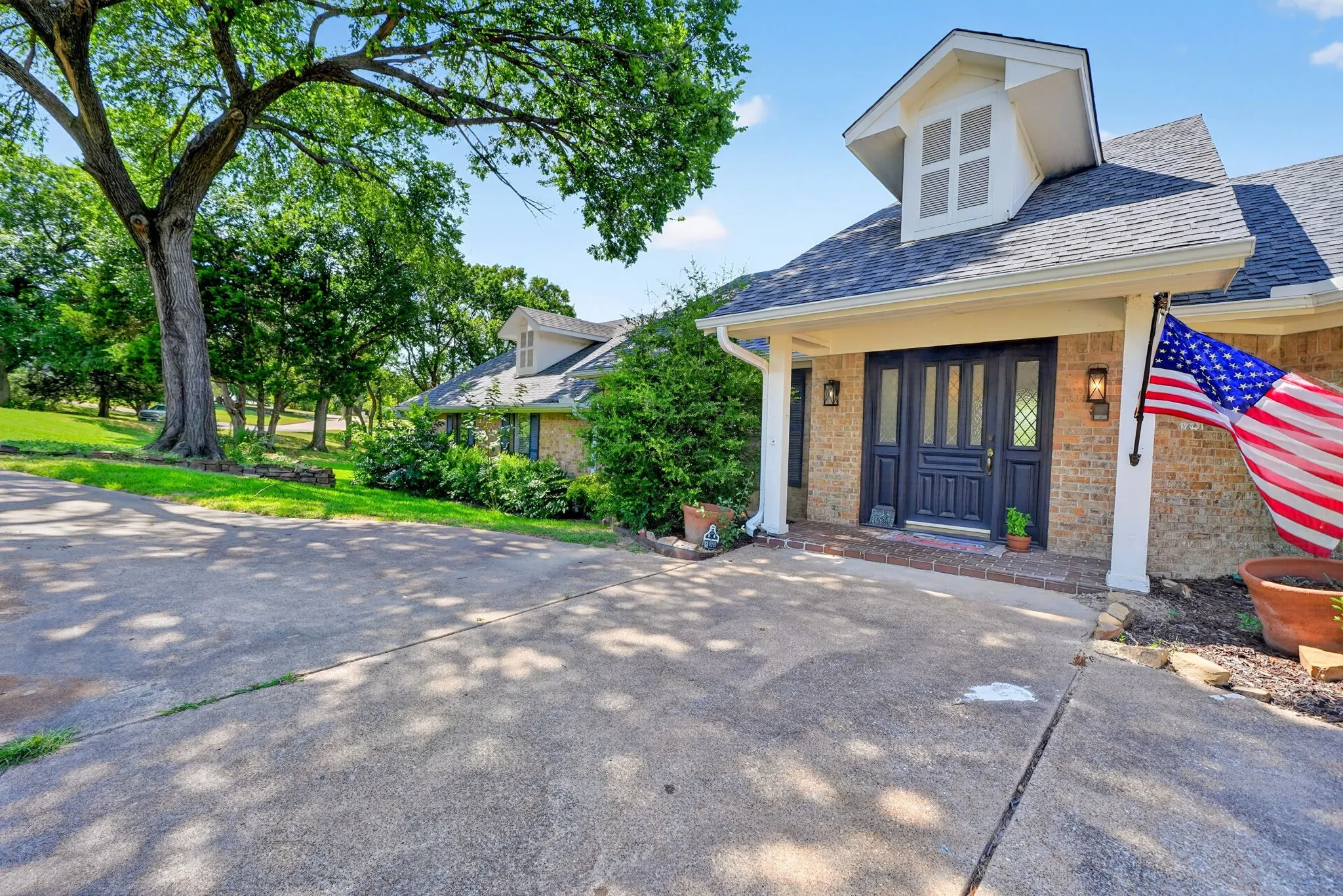 Single Family Residence For Rent in Rockwall County , 12 Meadowlake Drive, Heath, Texas 75032, 4 Bedroom, 2 Bathroom, 3 Garage spaces, 2,470 Sqft, built in 1981, mls#21368274, Real Estate Agent in Heath, Homes For Rent in Rockwall county, Homes For Rent in Heath, Realtor in Heath Texas, Real Estate Brokerage Independent Realty Texas, Luminita Cordes Realtor