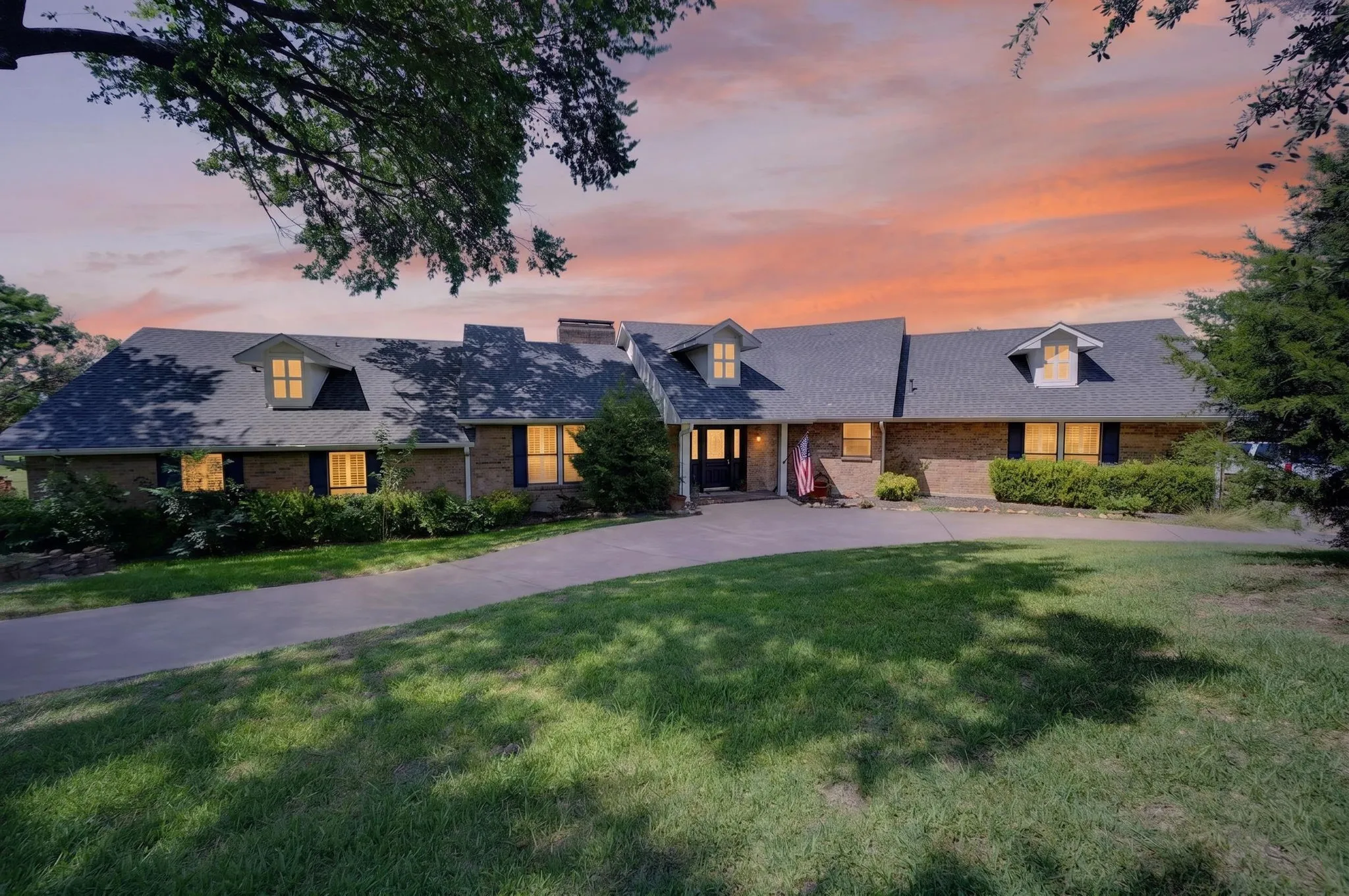 Single Family Residence For Rent in Rockwall County , 12 Meadowlake Drive, Heath, Texas 75032, 4 Bedroom, 2 Bathroom, 3 Garage spaces, 2,470 Sqft, built in 1981, mls#21368274, Real Estate Agent in Heath, Homes For Rent in Rockwall county, Homes For Rent in Heath, Realtor in Heath Texas, Real Estate Brokerage Independent Realty Texas, Luminita Cordes Realtor