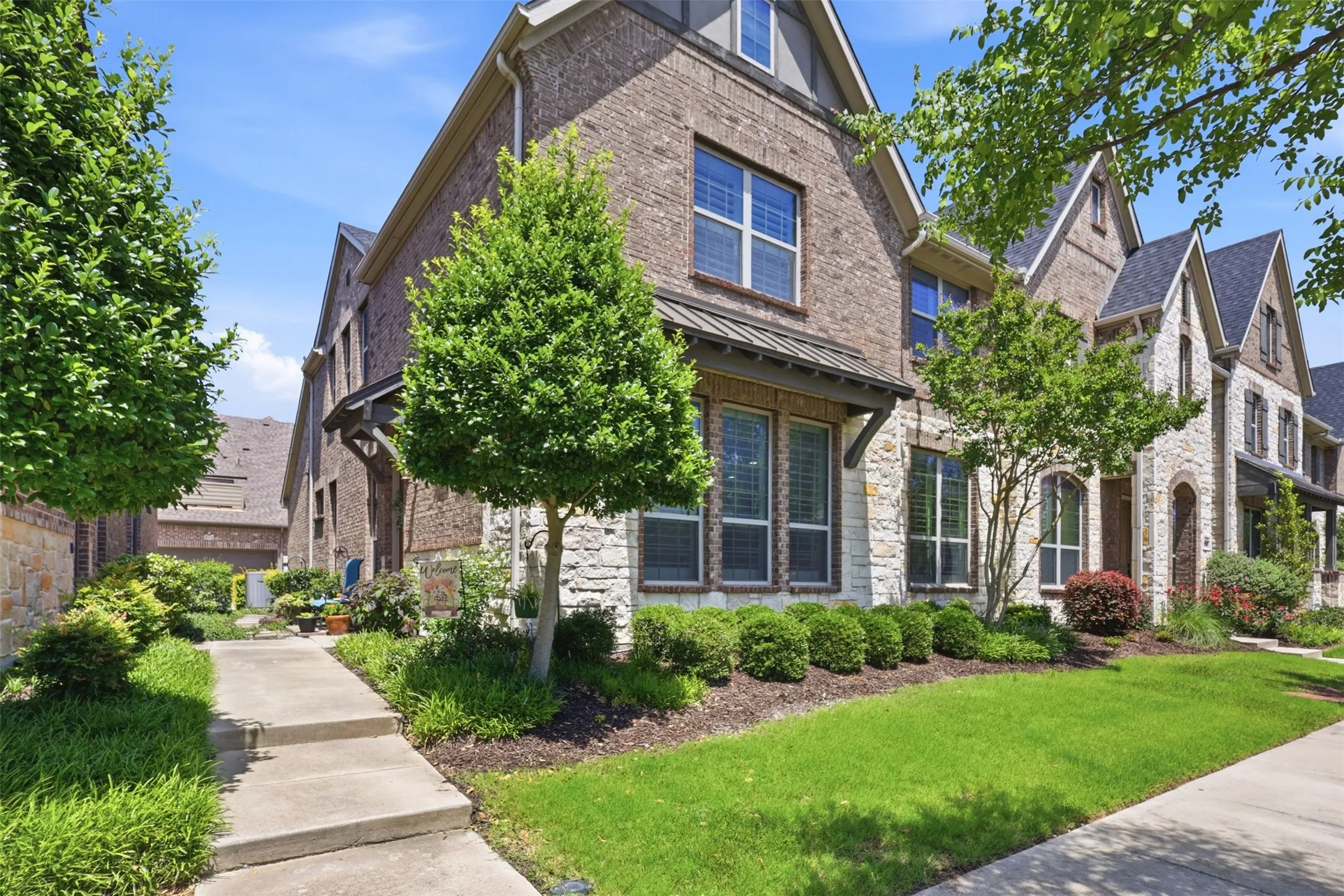 Single Family Residence For Rent in Denton County , 4675 Rhett Lane A, Carrollton, Texas 75010, 3 Bedroom, 3 Bathroom, 2 Garage spaces, 2,262 Sqft, built in 2015, mls#21371499, Real Estate Agent in Carrollton, Homes For Rent in Denton county, Homes For Rent in Carrollton, Realtor in Carrollton Texas, Real Estate Brokerage Independent Realty Texas, Luminita Cordes Realtor