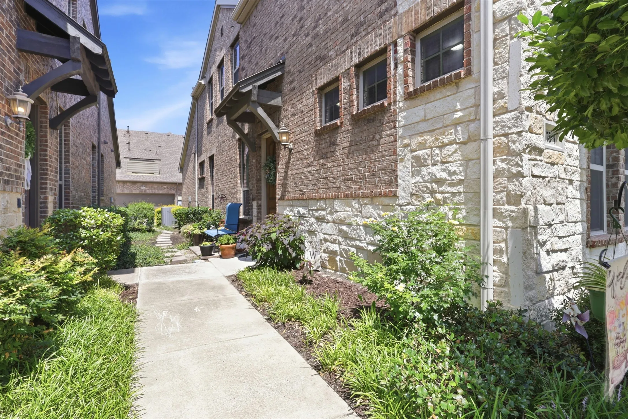 Single Family Residence For Rent in Denton County , 4675 Rhett Lane A, Carrollton, Texas 75010, 3 Bedroom, 3 Bathroom, 2 Garage spaces, 2,262 Sqft, built in 2015, mls#21371499, Real Estate Agent in Carrollton, Homes For Rent in Denton county, Homes For Rent in Carrollton, Realtor in Carrollton Texas, Real Estate Brokerage Independent Realty Texas, Luminita Cordes Realtor