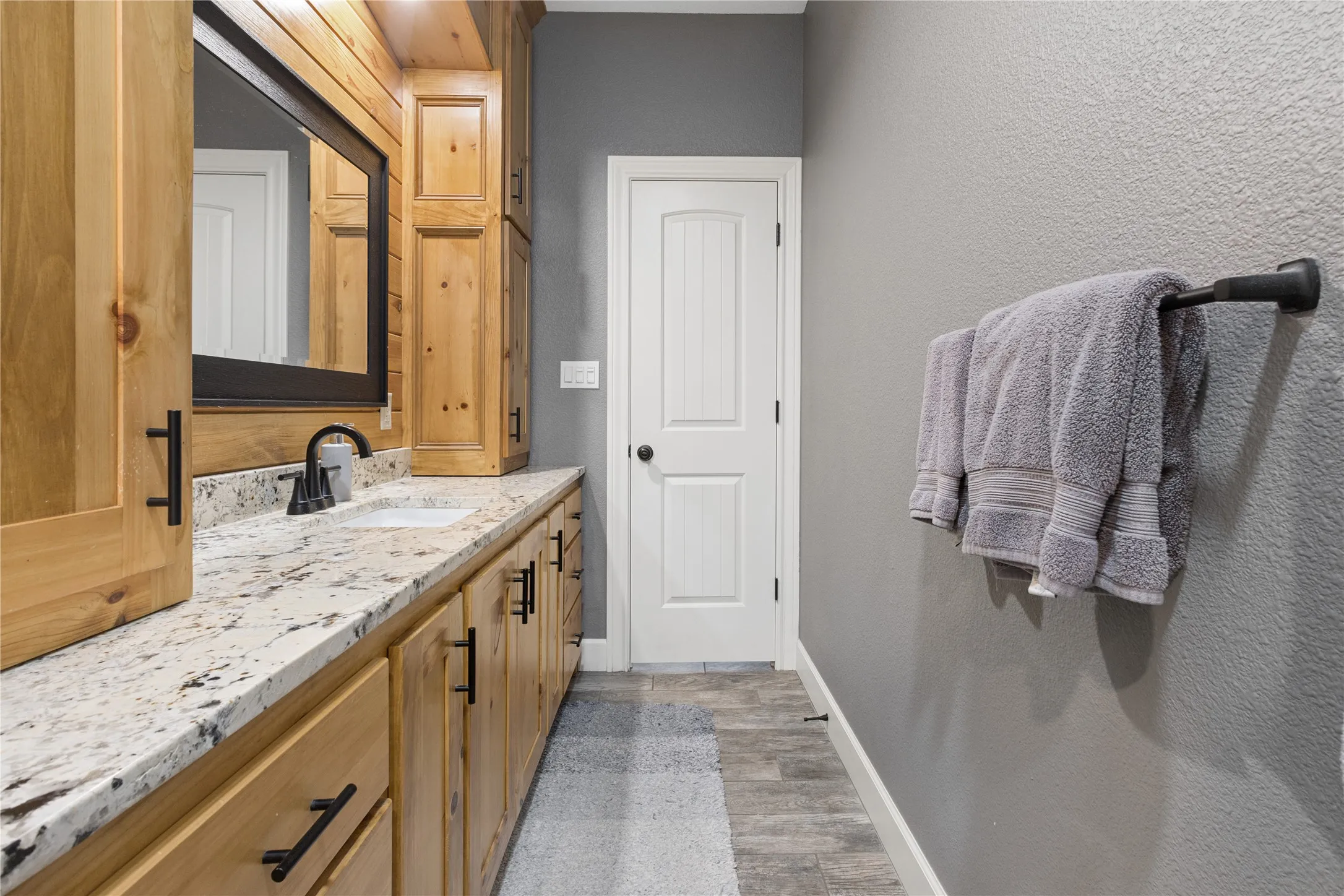 Single Family Residence For Sale in Bowie County , 1100 Fm 992 N, De Kalb, Texas 75559, 3 Bedroom, 3 Bathroom, 2 Garage spaces, 2,359 Sqft, built in 2021, mls#21370064, Real Estate Agent in De Kalb, Homes For Sale in Bowie county, Homes For Sale in De Kalb, Realtor in De Kalb Texas, Real Estate Brokerage Independent Realty Texas, Luminita Cordes Realtor