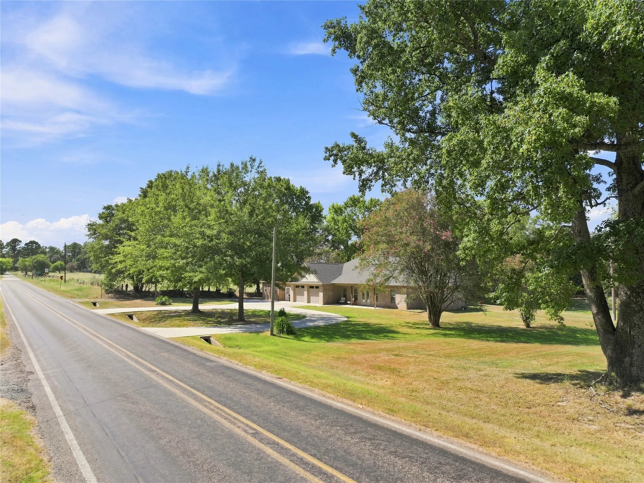Single Family Residence For Sale in Bowie County , 1100 Fm 992 N, De Kalb, Texas 75559, 3 Bedroom, 3 Bathroom, 2 Garage spaces, 2,359 Sqft, built in 2021, mls#21370064, Real Estate Agent in De Kalb, Homes For Sale in Bowie county, Homes For Sale in De Kalb, Realtor in De Kalb Texas, Real Estate Brokerage Independent Realty Texas, Luminita Cordes Realtor