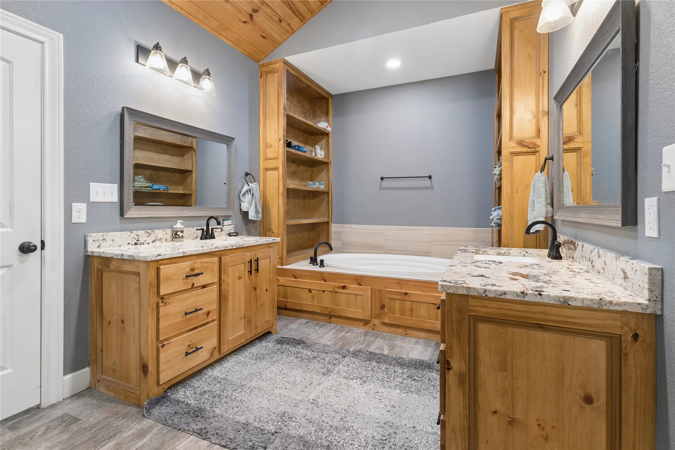 Single Family Residence For Sale in Bowie County , 1100 Fm 992 N, De Kalb, Texas 75559, 3 Bedroom, 3 Bathroom, 2 Garage spaces, 2,359 Sqft, built in 2021, mls#21370064, Real Estate Agent in De Kalb, Homes For Sale in Bowie county, Homes For Sale in De Kalb, Realtor in De Kalb Texas, Real Estate Brokerage Independent Realty Texas, Luminita Cordes Realtor