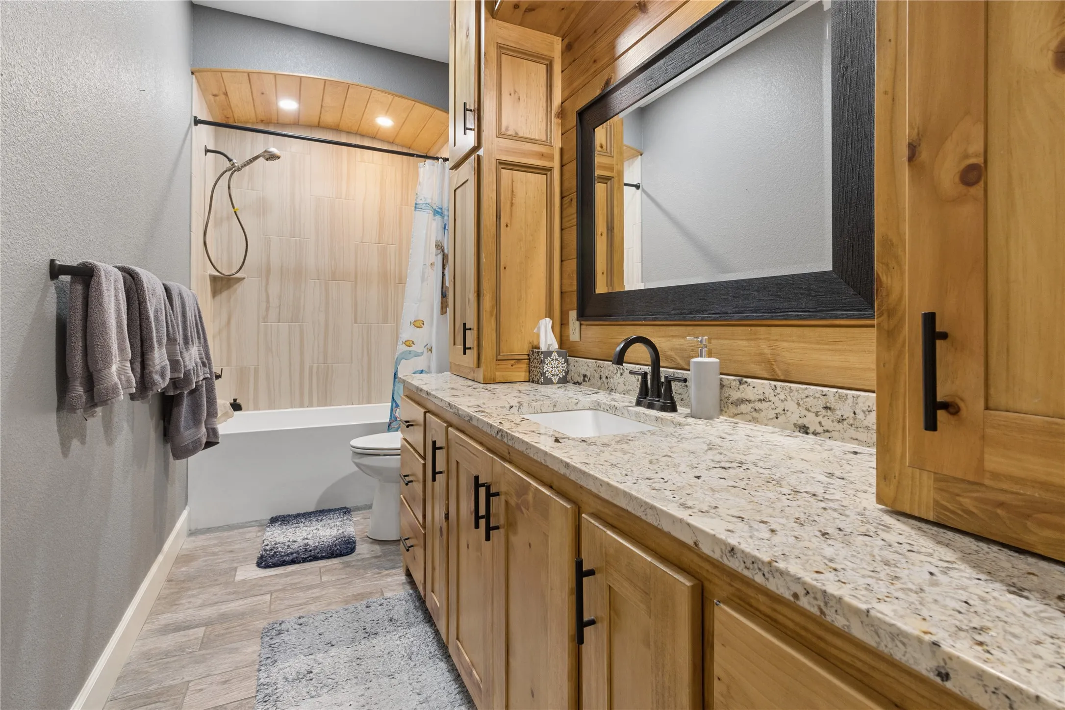 Single Family Residence For Sale in Bowie County , 1100 Fm 992 N, De Kalb, Texas 75559, 3 Bedroom, 3 Bathroom, 2 Garage spaces, 2,359 Sqft, built in 2021, mls#21370064, Real Estate Agent in De Kalb, Homes For Sale in Bowie county, Homes For Sale in De Kalb, Realtor in De Kalb Texas, Real Estate Brokerage Independent Realty Texas, Luminita Cordes Realtor