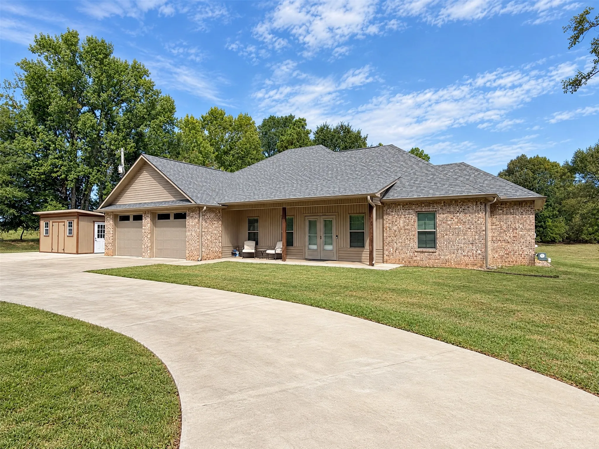Single Family Residence For Sale in Bowie County , 1100 Fm 992 N, De Kalb, Texas 75559, 3 Bedroom, 3 Bathroom, 2 Garage spaces, 2,359 Sqft, built in 2021, mls#21370064, Real Estate Agent in De Kalb, Homes For Sale in Bowie county, Homes For Sale in De Kalb, Realtor in De Kalb Texas, Real Estate Brokerage Independent Realty Texas, Luminita Cordes Realtor