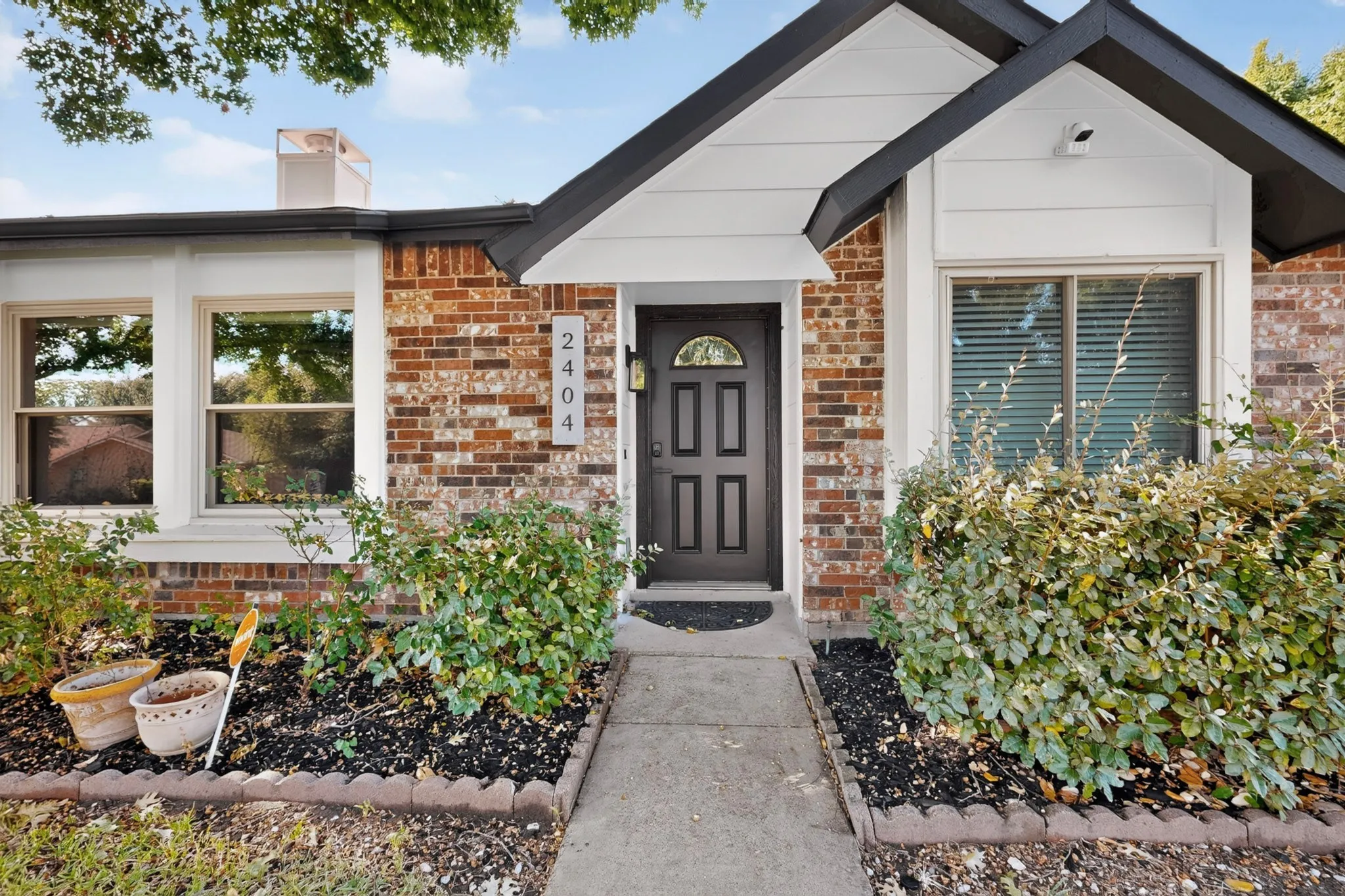 Single Family Residence For Sale in Collin County , 2404 Lemmontree Lane, Plano, Texas 75074, 3 Bedroom, 2 Bathroom, 2 Garage spaces, 1,430 Sqft, built in 1982, mls#21357470, Real Estate Agent in Plano, Homes For Sale in Collin county, Homes For Sale in Plano, Realtor in Plano Texas, Real Estate Brokerage Independent Realty Texas, Luminita Cordes Realtor