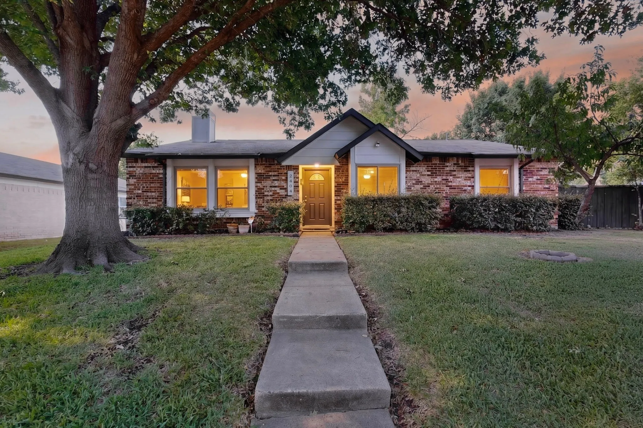 Single Family Residence For Sale in Collin County , 2404 Lemmontree Lane, Plano, Texas 75074, 3 Bedroom, 2 Bathroom, 2 Garage spaces, 1,430 Sqft, built in 1982, mls#21357470, Real Estate Agent in Plano, Homes For Sale in Collin county, Homes For Sale in Plano, Realtor in Plano Texas, Real Estate Brokerage Independent Realty Texas, Luminita Cordes Realtor