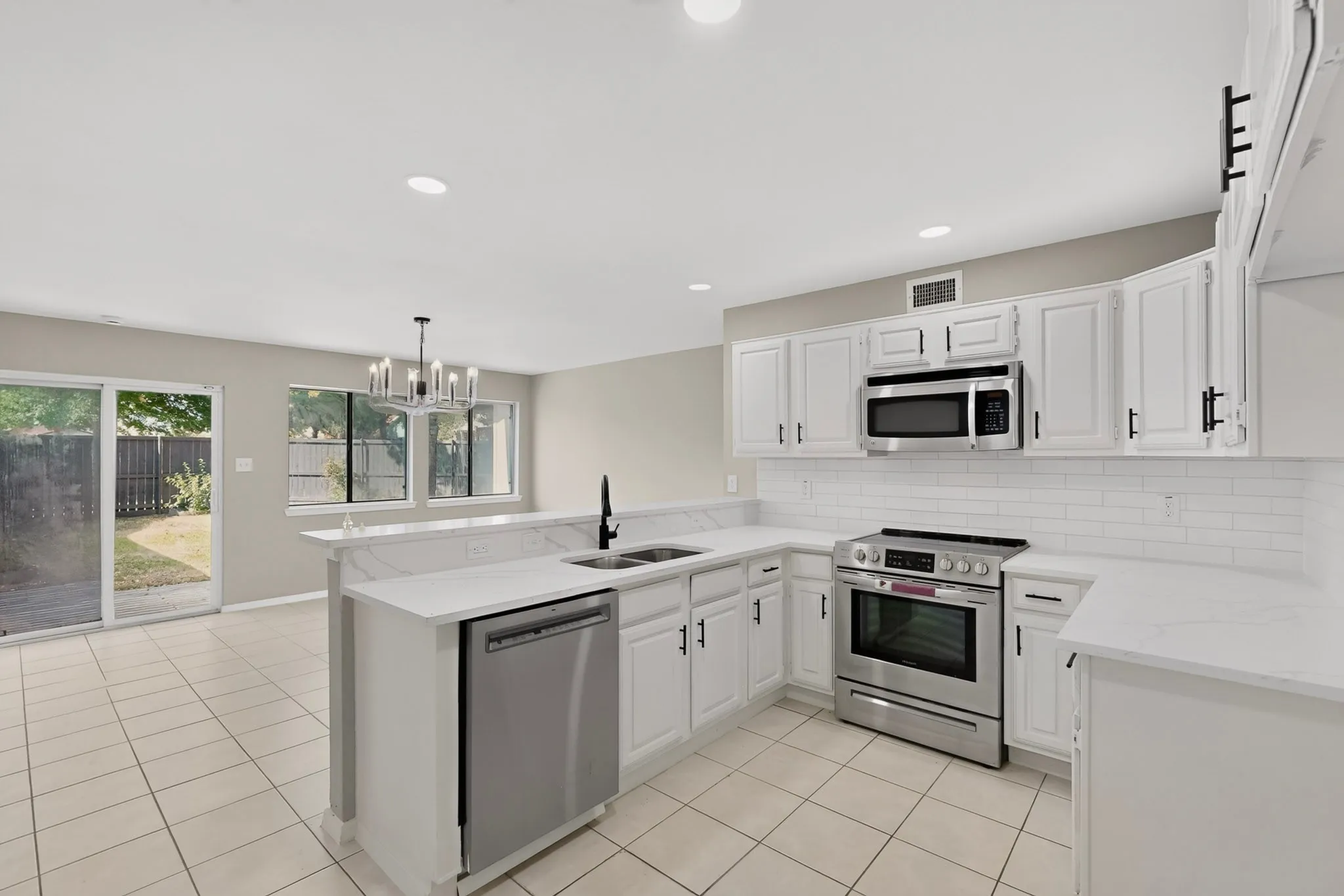 Single Family Residence For Sale in Collin County , 2404 Lemmontree Lane, Plano, Texas 75074, 3 Bedroom, 2 Bathroom, 2 Garage spaces, 1,430 Sqft, built in 1982, mls#21357470, Real Estate Agent in Plano, Homes For Sale in Collin county, Homes For Sale in Plano, Realtor in Plano Texas, Real Estate Brokerage Independent Realty Texas, Luminita Cordes Realtor