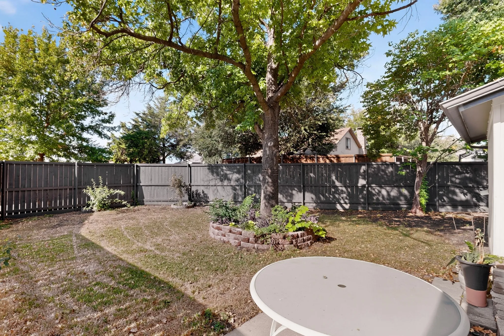 Single Family Residence For Sale in Collin County , 2404 Lemmontree Lane, Plano, Texas 75074, 3 Bedroom, 2 Bathroom, 2 Garage spaces, 1,430 Sqft, built in 1982, mls#21357470, Real Estate Agent in Plano, Homes For Sale in Collin county, Homes For Sale in Plano, Realtor in Plano Texas, Real Estate Brokerage Independent Realty Texas, Luminita Cordes Realtor
