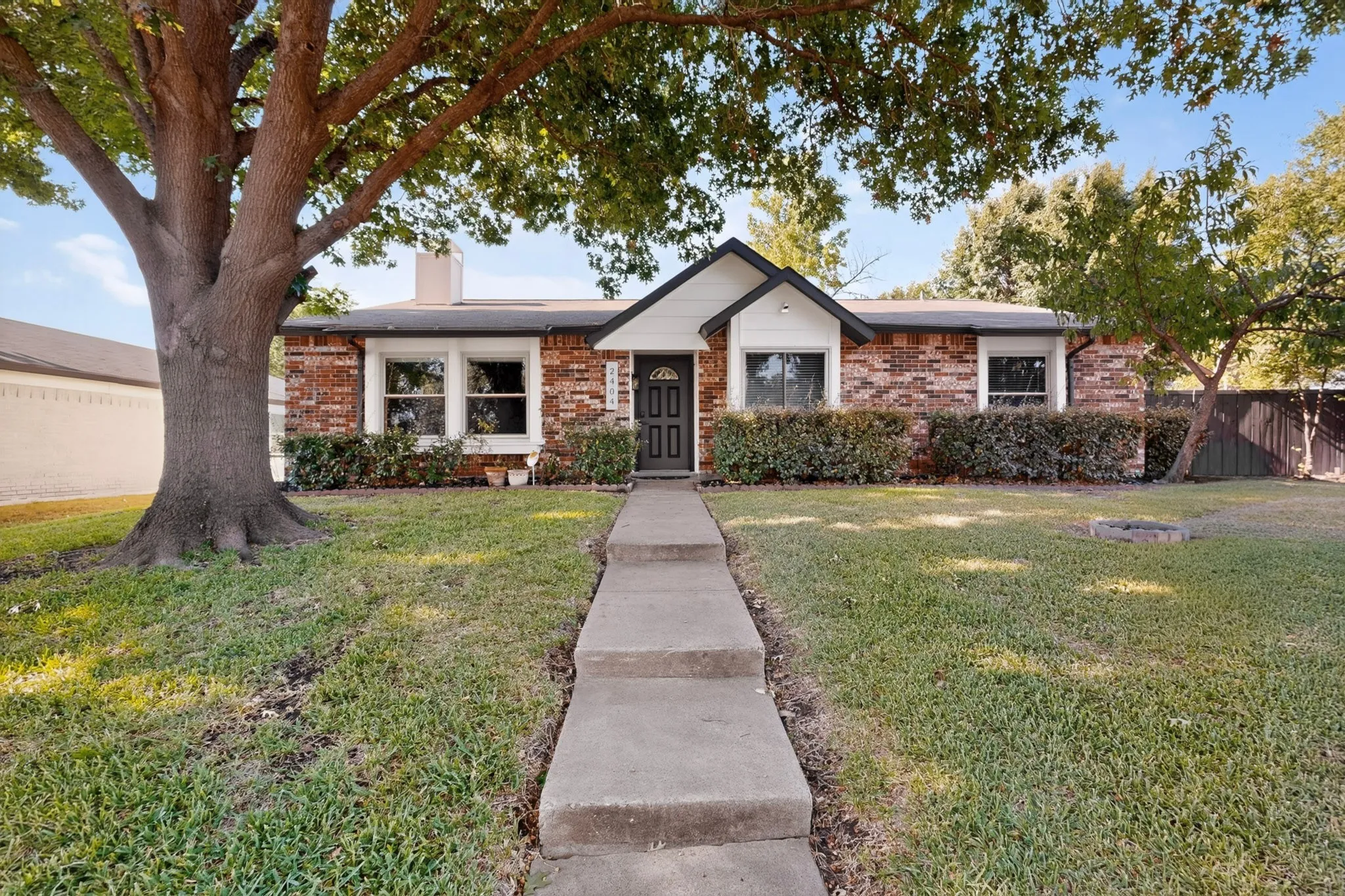 Single Family Residence For Sale in Collin County , 2404 Lemmontree Lane, Plano, Texas 75074, 3 Bedroom, 2 Bathroom, 2 Garage spaces, 1,430 Sqft, built in 1982, mls#21357470, Real Estate Agent in Plano, Homes For Sale in Collin county, Homes For Sale in Plano, Realtor in Plano Texas, Real Estate Brokerage Independent Realty Texas, Luminita Cordes Realtor