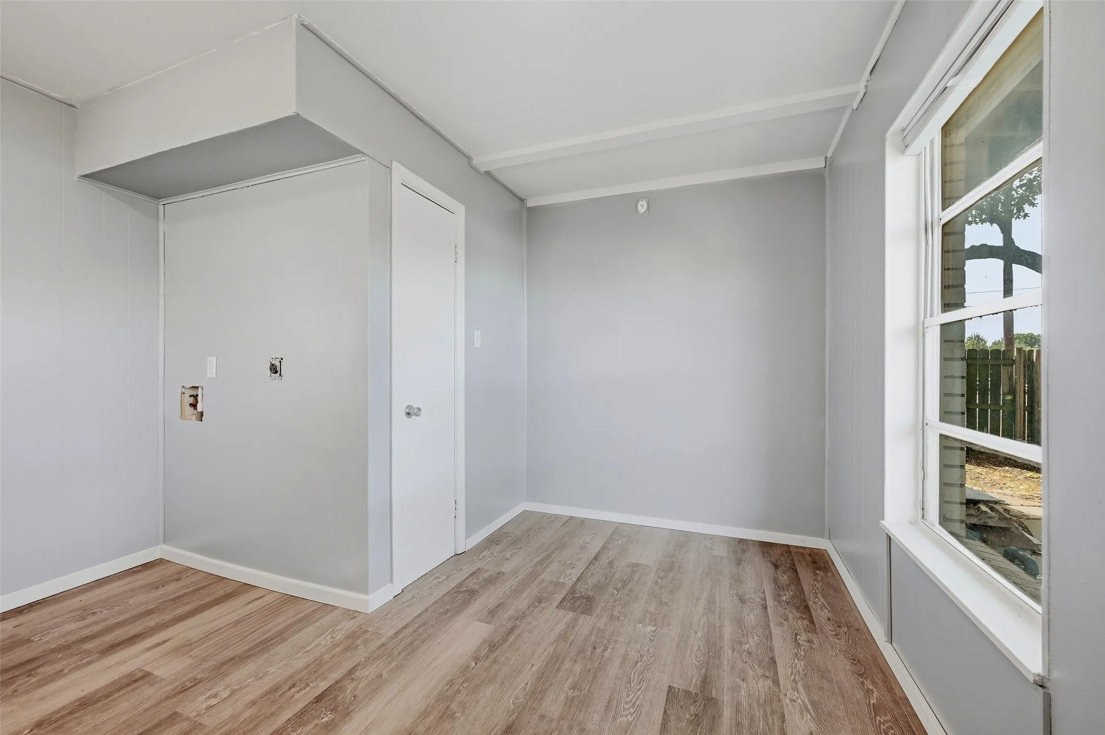 Single Family Residence For Sale in Grayson County , 636 S Andrews Avenue, Sherman, Texas 75090, 3 Bedroom, 1 Bathroom, Garage spaces, 1,014 Sqft, built in 1958, mls#21370398, Real Estate Agent in Sherman, Homes For Sale in Grayson county, Homes For Sale in Sherman, Realtor in Sherman Texas, Real Estate Brokerage Independent Realty Texas, Luminita Cordes Realtor