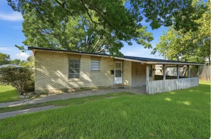 Single Family Residence For Sale in Grayson County , 636 S Andrews Avenue, Sherman, Texas 75090, 3 Bedroom, 1 Bathroom, Garage spaces, 1,014 Sqft, built in 1958, mls#21370398, Real Estate Agent in Sherman, Homes For Sale in Grayson county, Homes For Sale in Sherman, Realtor in Sherman Texas, Real Estate Brokerage Independent Realty Texas, Luminita Cordes Realtor