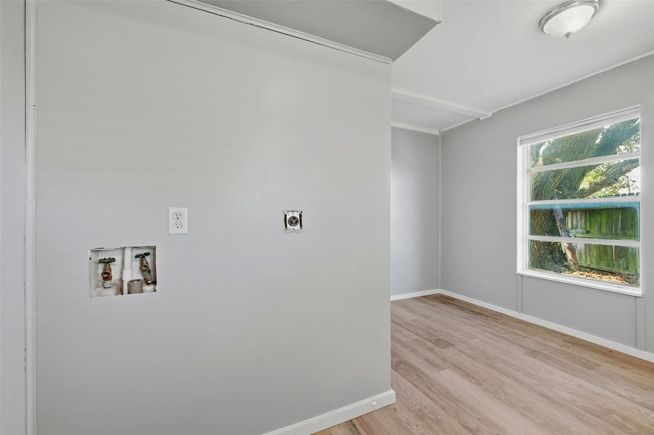 Single Family Residence For Sale in Grayson County , 636 S Andrews Avenue, Sherman, Texas 75090, 3 Bedroom, 1 Bathroom, Garage spaces, 1,014 Sqft, built in 1958, mls#21370398, Real Estate Agent in Sherman, Homes For Sale in Grayson county, Homes For Sale in Sherman, Realtor in Sherman Texas, Real Estate Brokerage Independent Realty Texas, Luminita Cordes Realtor