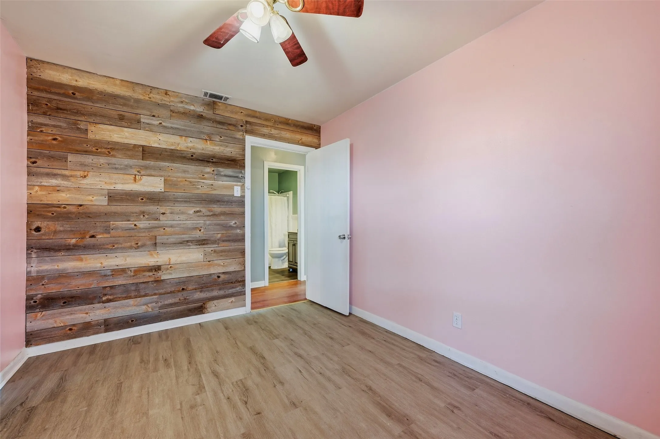 Single Family Residence For Sale in Grayson County , 636 S Andrews Avenue, Sherman, Texas 75090, 3 Bedroom, 1 Bathroom, Garage spaces, 1,014 Sqft, built in 1958, mls#21370398, Real Estate Agent in Sherman, Homes For Sale in Grayson county, Homes For Sale in Sherman, Realtor in Sherman Texas, Real Estate Brokerage Independent Realty Texas, Luminita Cordes Realtor