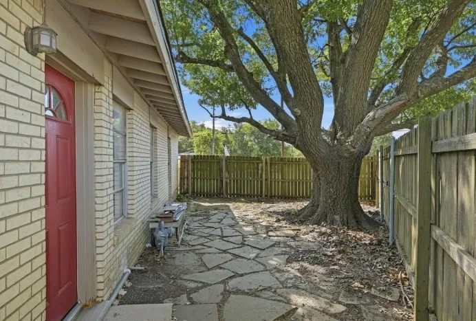 Single Family Residence For Sale in Grayson County , 636 S Andrews Avenue, Sherman, Texas 75090, 3 Bedroom, 1 Bathroom, Garage spaces, 1,014 Sqft, built in 1958, mls#21370398, Real Estate Agent in Sherman, Homes For Sale in Grayson county, Homes For Sale in Sherman, Realtor in Sherman Texas, Real Estate Brokerage Independent Realty Texas, Luminita Cordes Realtor