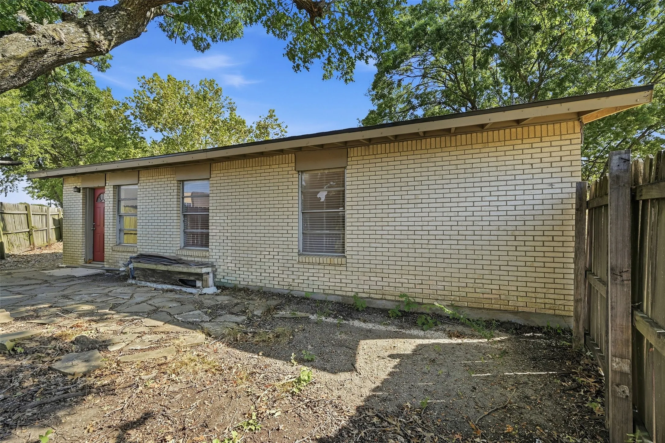 Single Family Residence For Sale in Grayson County , 636 S Andrews Avenue, Sherman, Texas 75090, 3 Bedroom, 1 Bathroom, Garage spaces, 1,014 Sqft, built in 1958, mls#21370398, Real Estate Agent in Sherman, Homes For Sale in Grayson county, Homes For Sale in Sherman, Realtor in Sherman Texas, Real Estate Brokerage Independent Realty Texas, Luminita Cordes Realtor