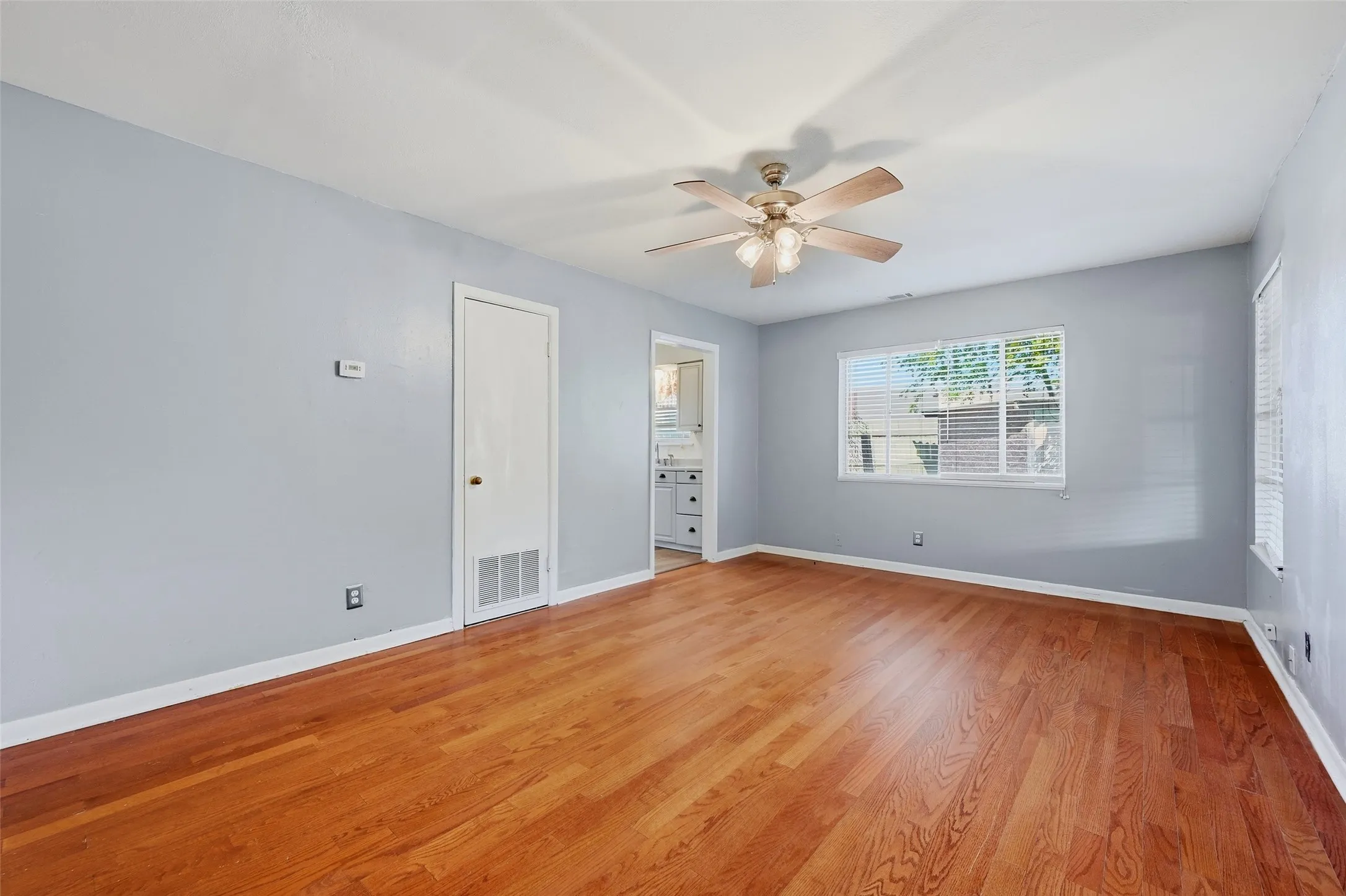 Single Family Residence For Sale in Grayson County , 636 S Andrews Avenue, Sherman, Texas 75090, 3 Bedroom, 1 Bathroom, Garage spaces, 1,014 Sqft, built in 1958, mls#21370398, Real Estate Agent in Sherman, Homes For Sale in Grayson county, Homes For Sale in Sherman, Realtor in Sherman Texas, Real Estate Brokerage Independent Realty Texas, Luminita Cordes Realtor